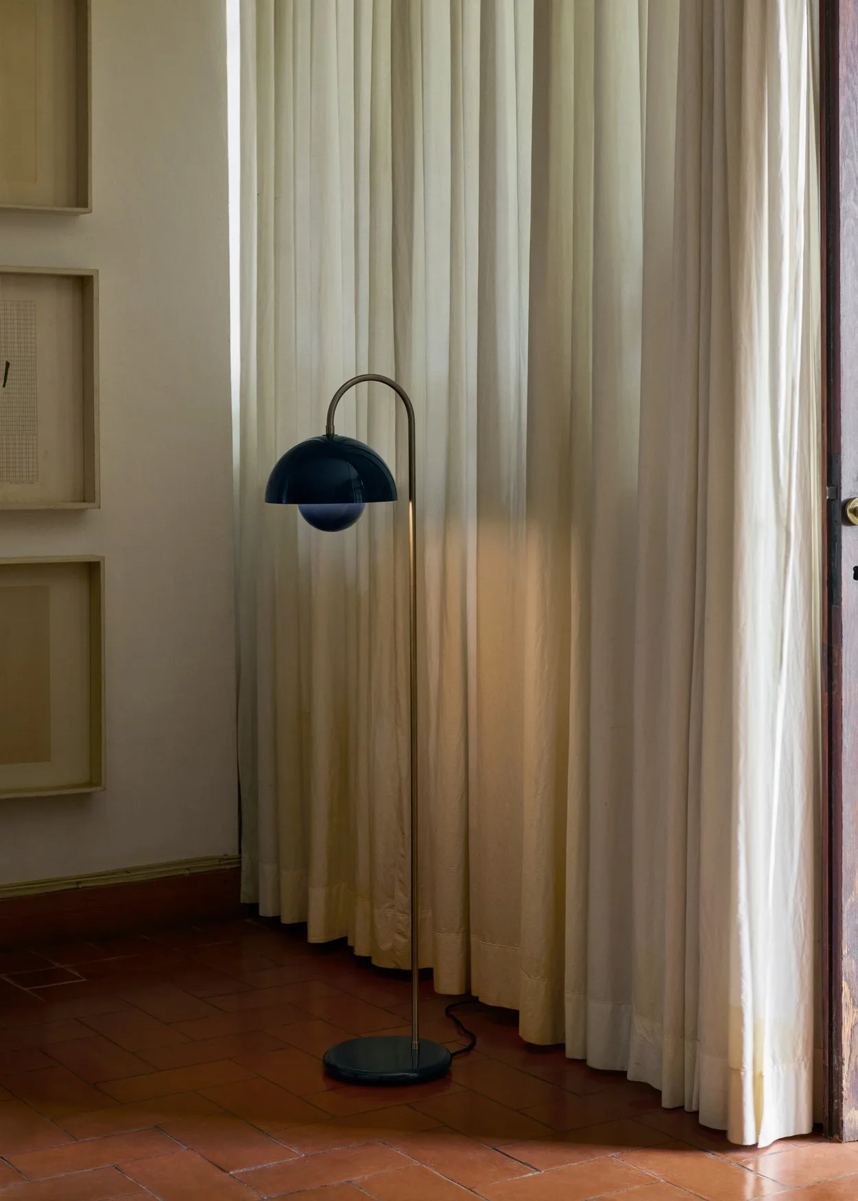 Flowerpot VP12 vloerlamp, Steel blue &Tradition