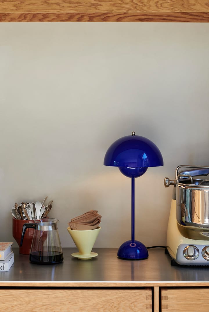 FlowerPot VP3 tafellamp, Cobalt blue &Tradition