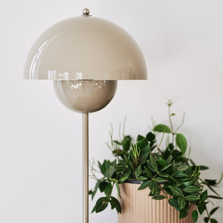 FlowerPot VP3 tafellamp, grijs-beige &Tradition