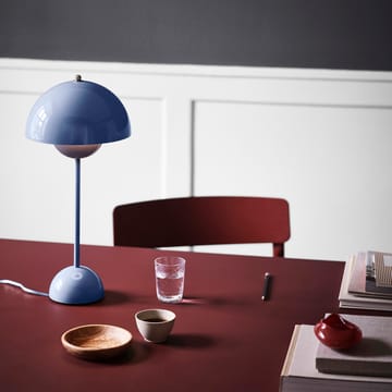 FlowerPot VP3 tafellamp - Lichtblauw - &Tradition