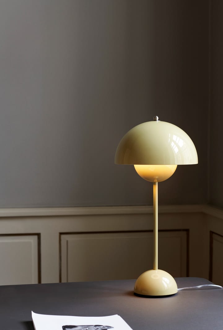 FlowerPot VP3 tafellamp, Pale sand &Tradition