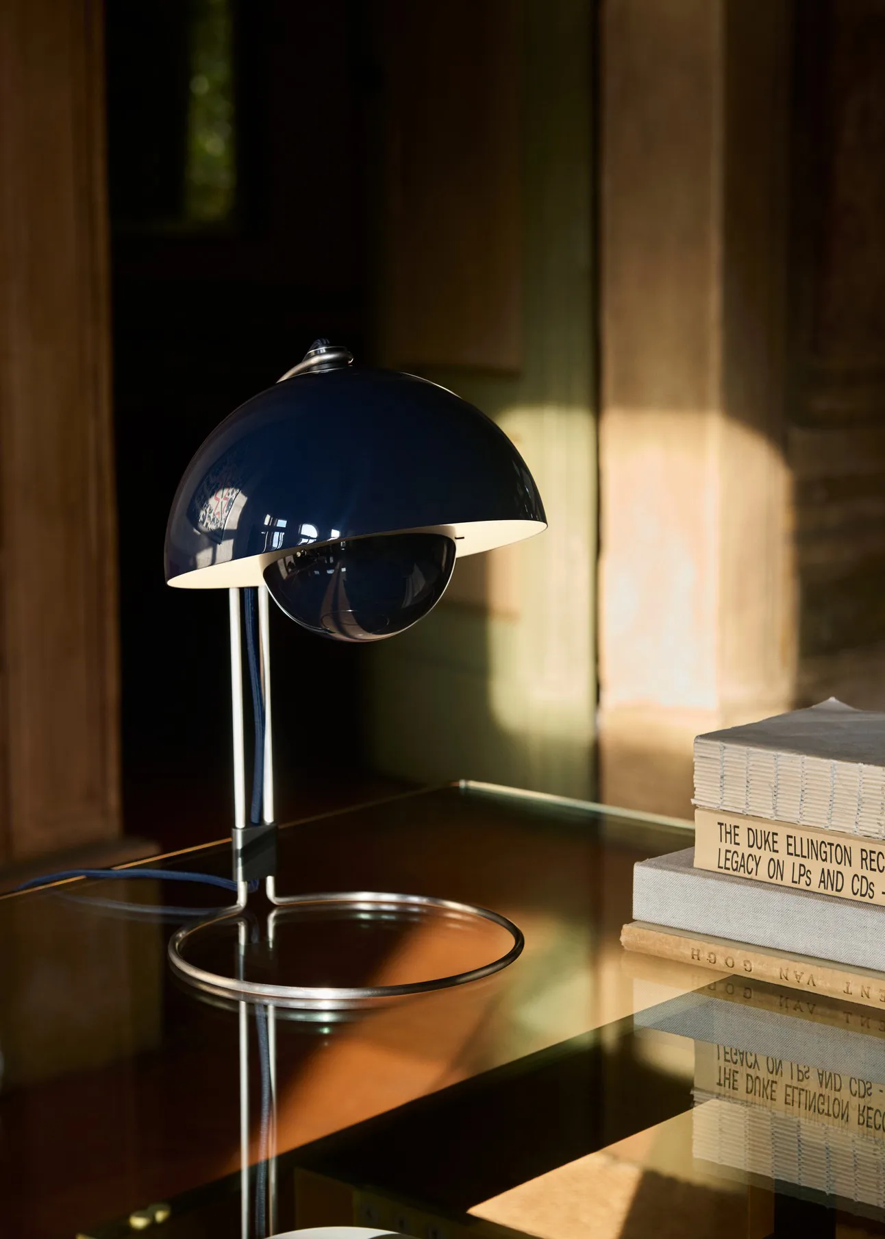 Flowerpot VP4 tafellamp, Steel blue &Tradition