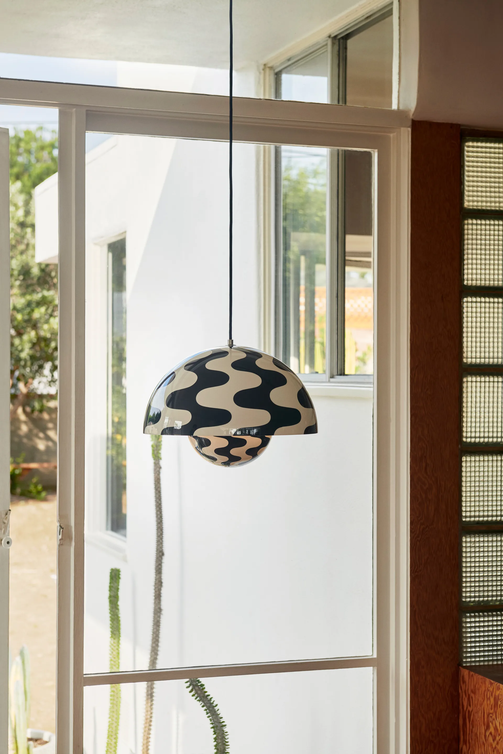 Flowerpot VP7 hanglamp, Black-white pattern &Tradition