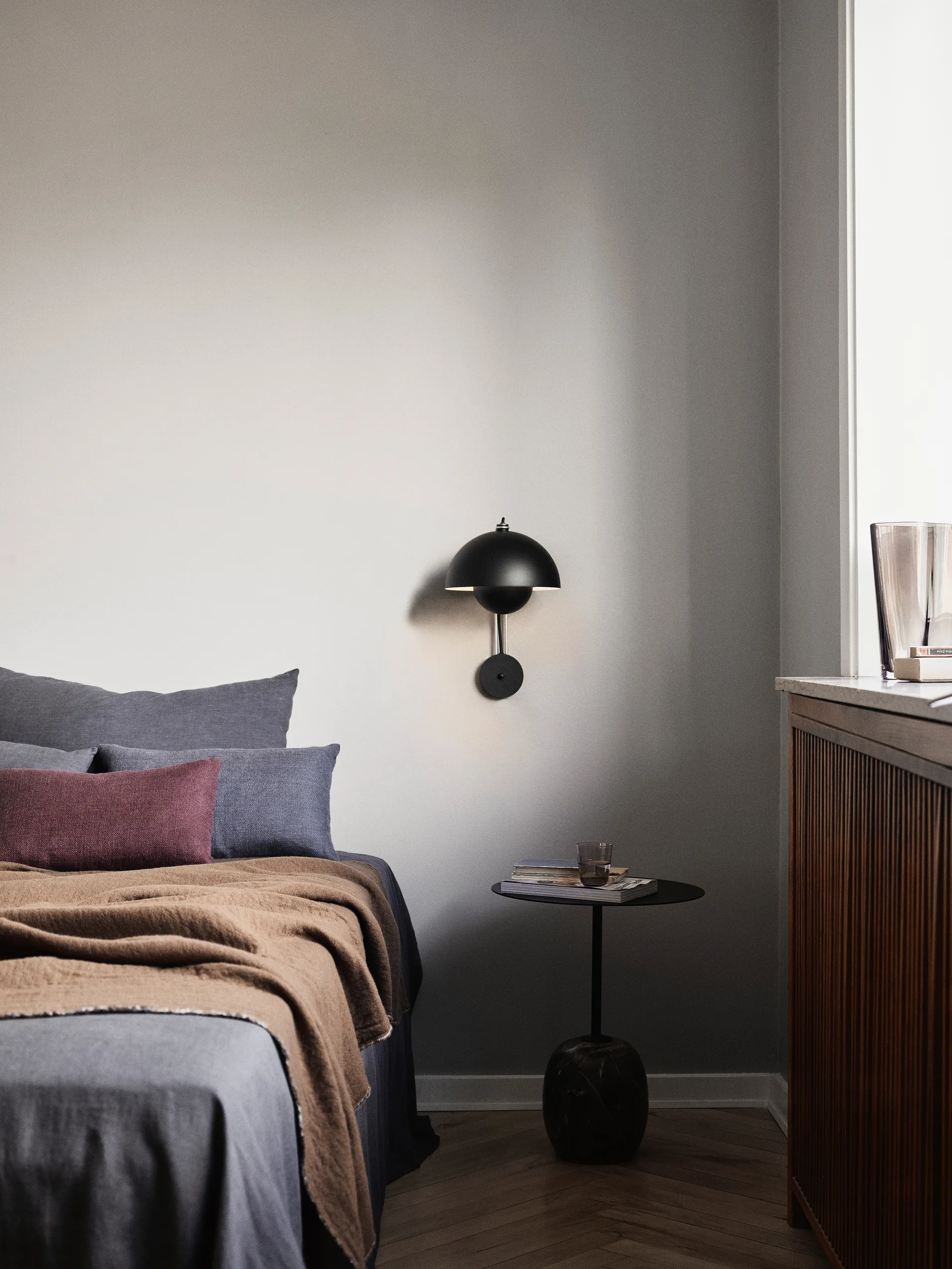 Flowerpot VP8 wandlamp, Matt black &Tradition