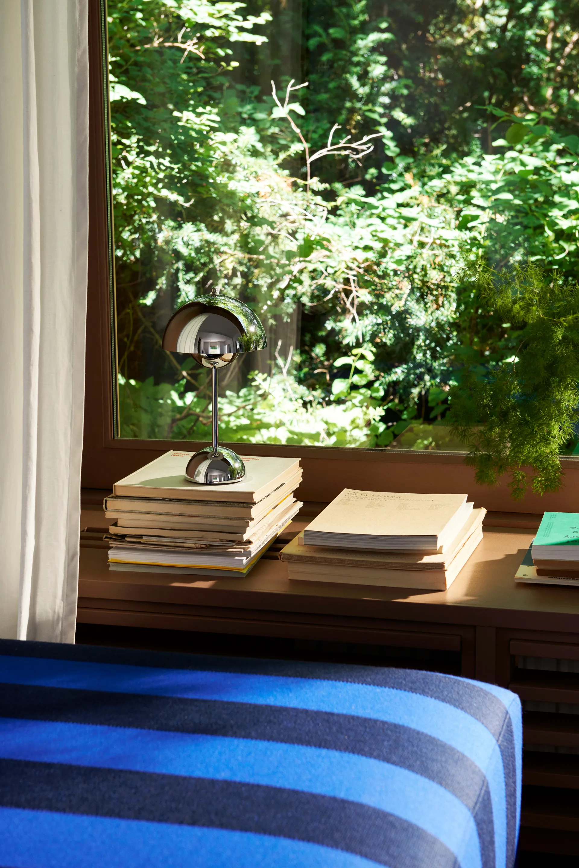 Flowerpot VP9 draagbare tafellamp, Chrome &Tradition