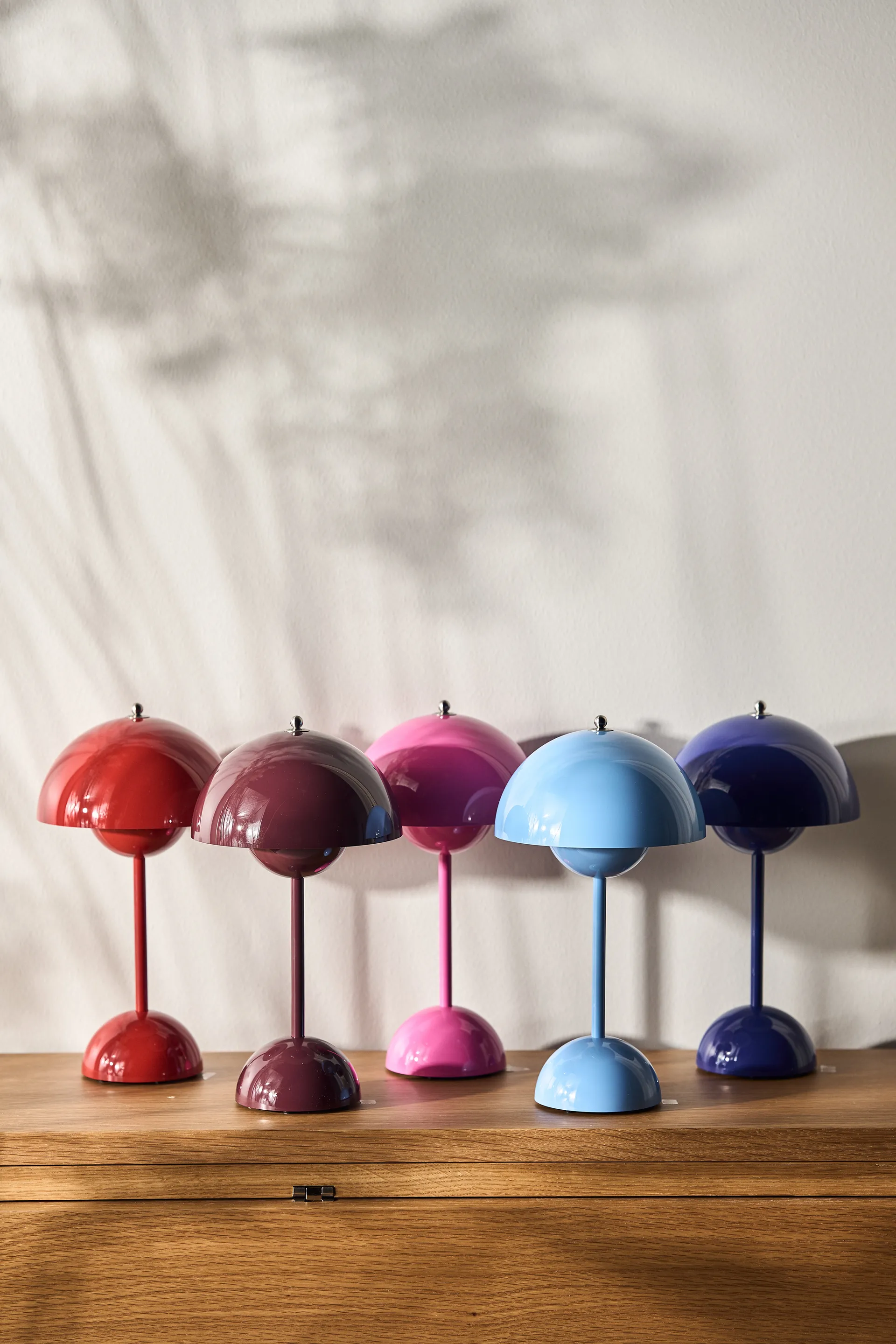 Flowerpot VP9 draagbare tafellamp, Dark plum &Tradition