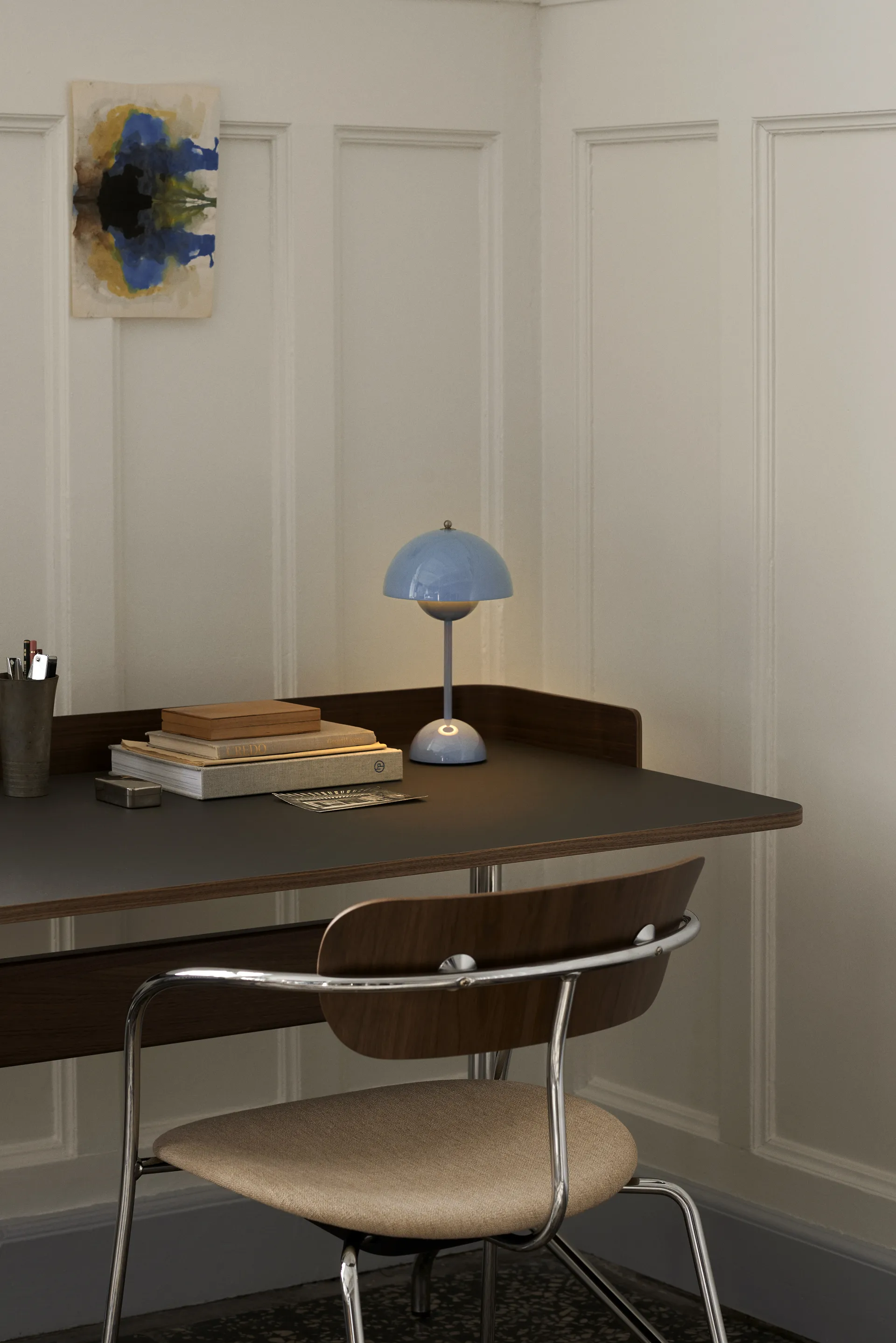 Flowerpot VP9 draagbare tafellamp, Light blue &Tradition