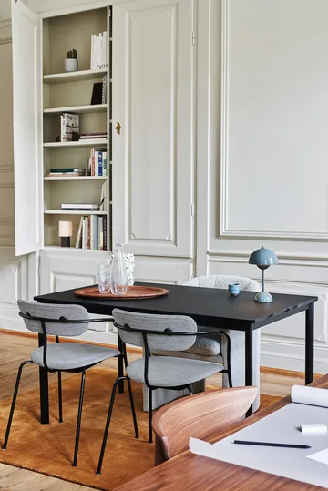 Flowerpot VP9 draagbare tafellamp - Light blue - &Tradition