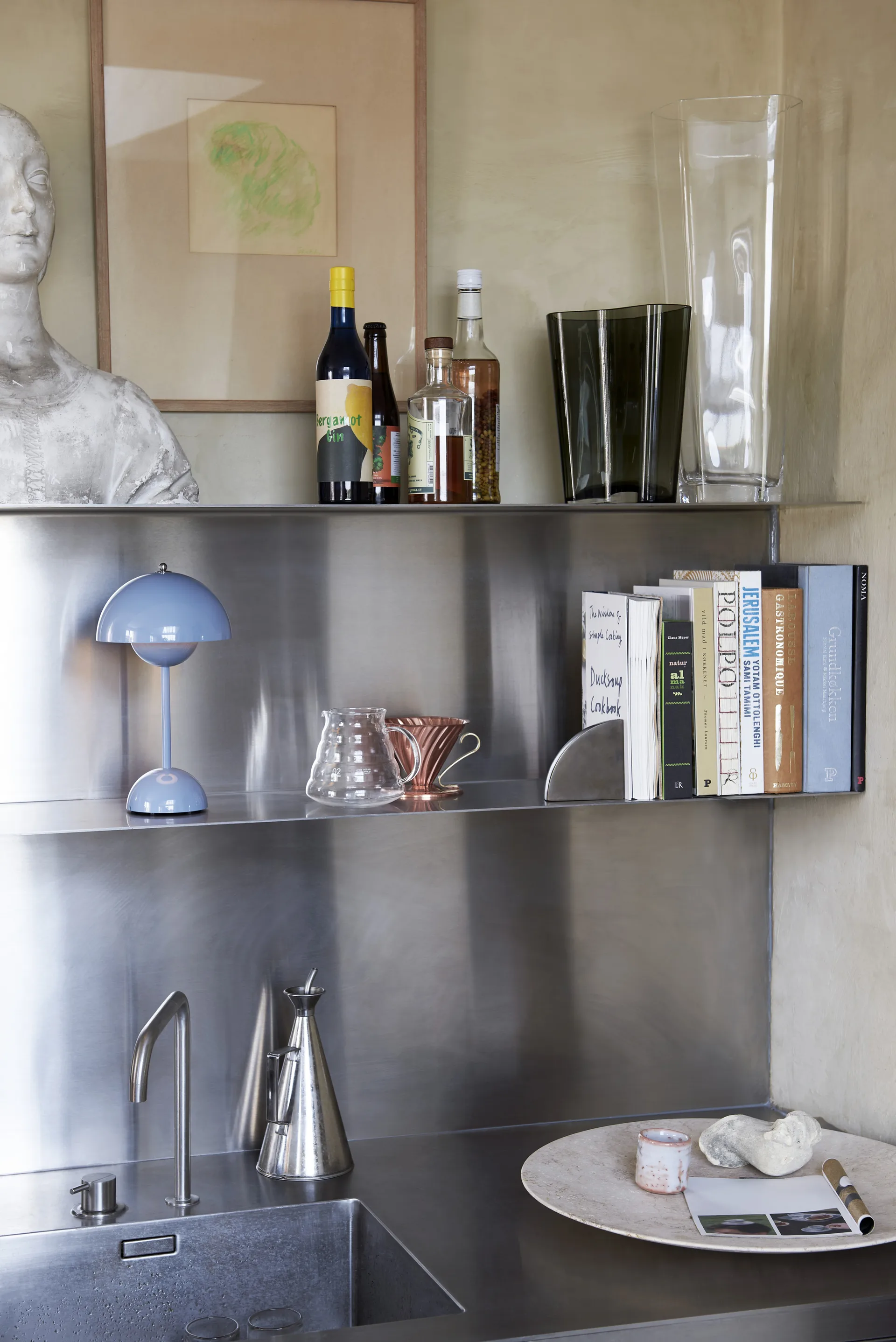 Flowerpot VP9 draagbare tafellamp, Light blue &Tradition