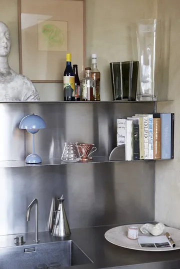 Flowerpot VP9 draagbare tafellamp - Light blue - &Tradition