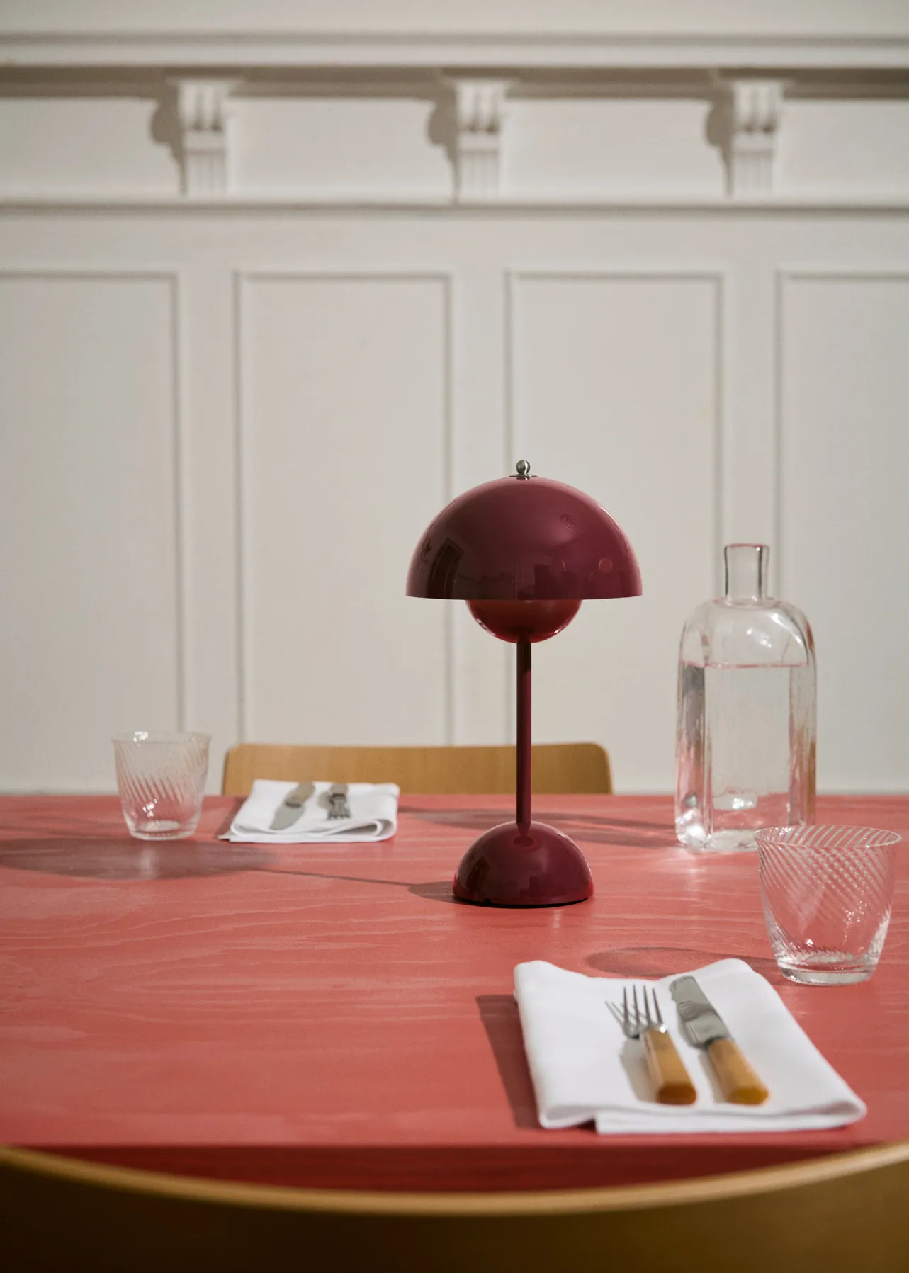 Flowerpot VP9 draagbare tafellamp, Vermilion red &Tradition