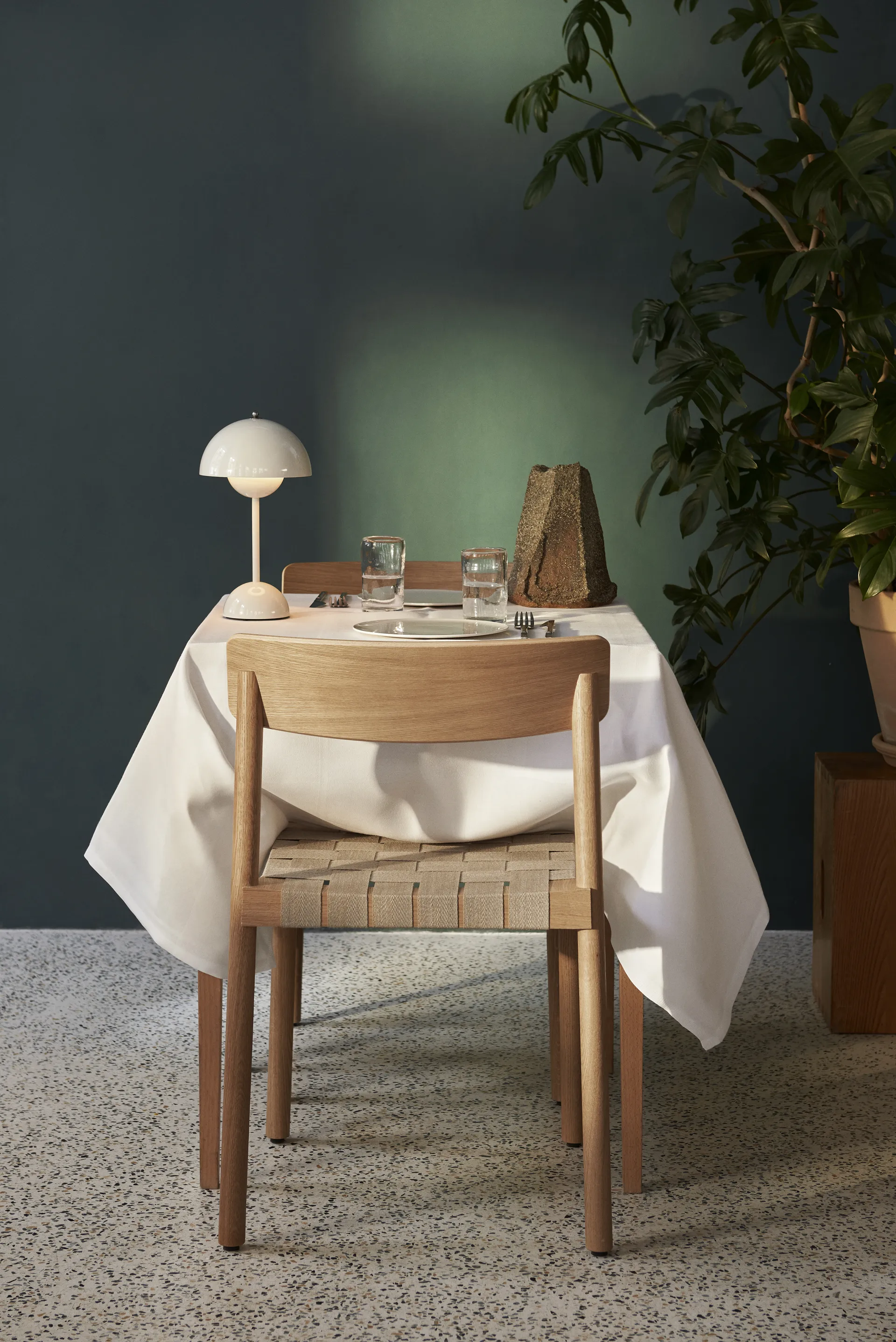 Flowerpot VP9 draagbare tafellamp, White &Tradition