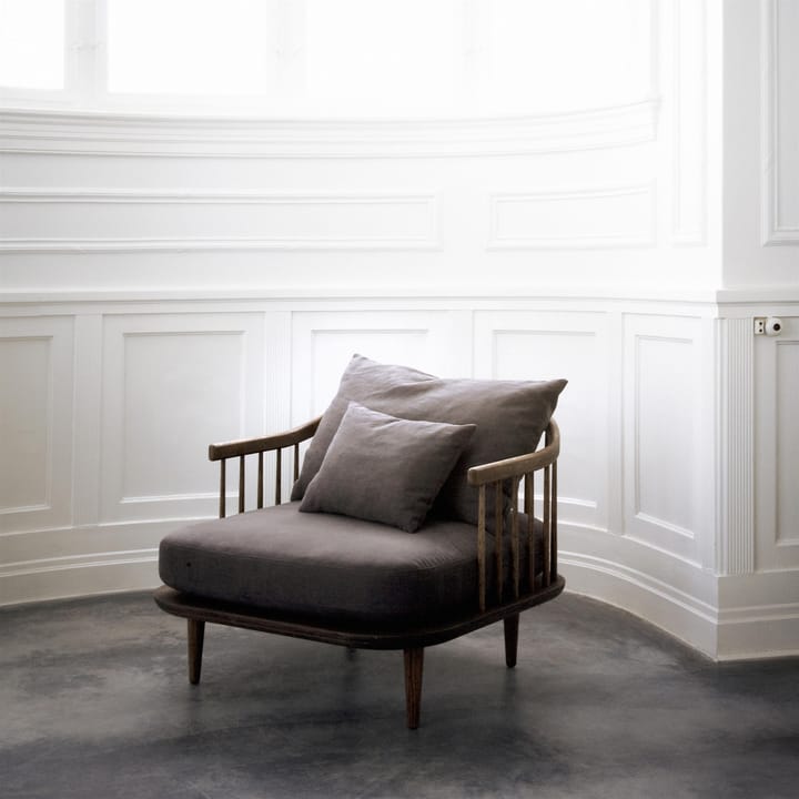 Fly fauteuil SC1, gerookt geolied eikenhout + grijze stof &Tradition