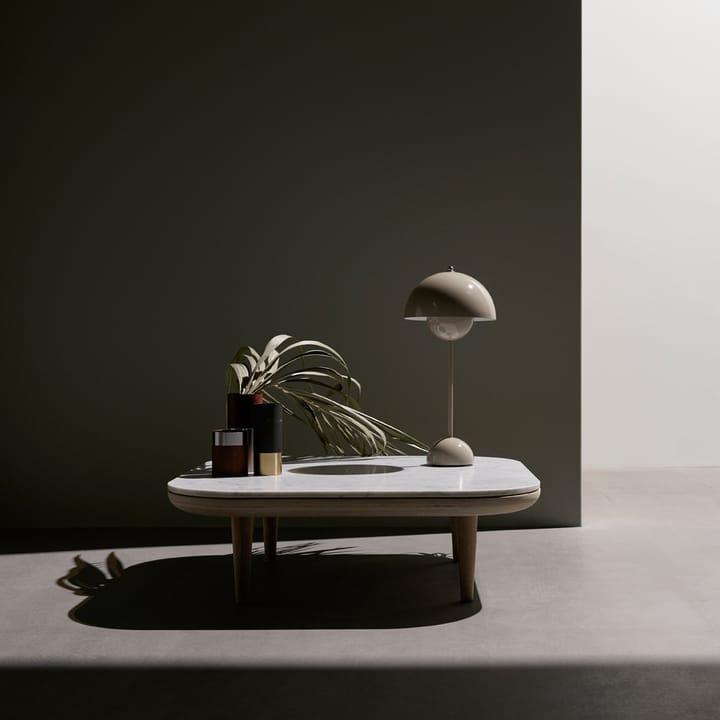 Fly tafel SC4, licht geolied eikenhout + wit marmer &Tradition