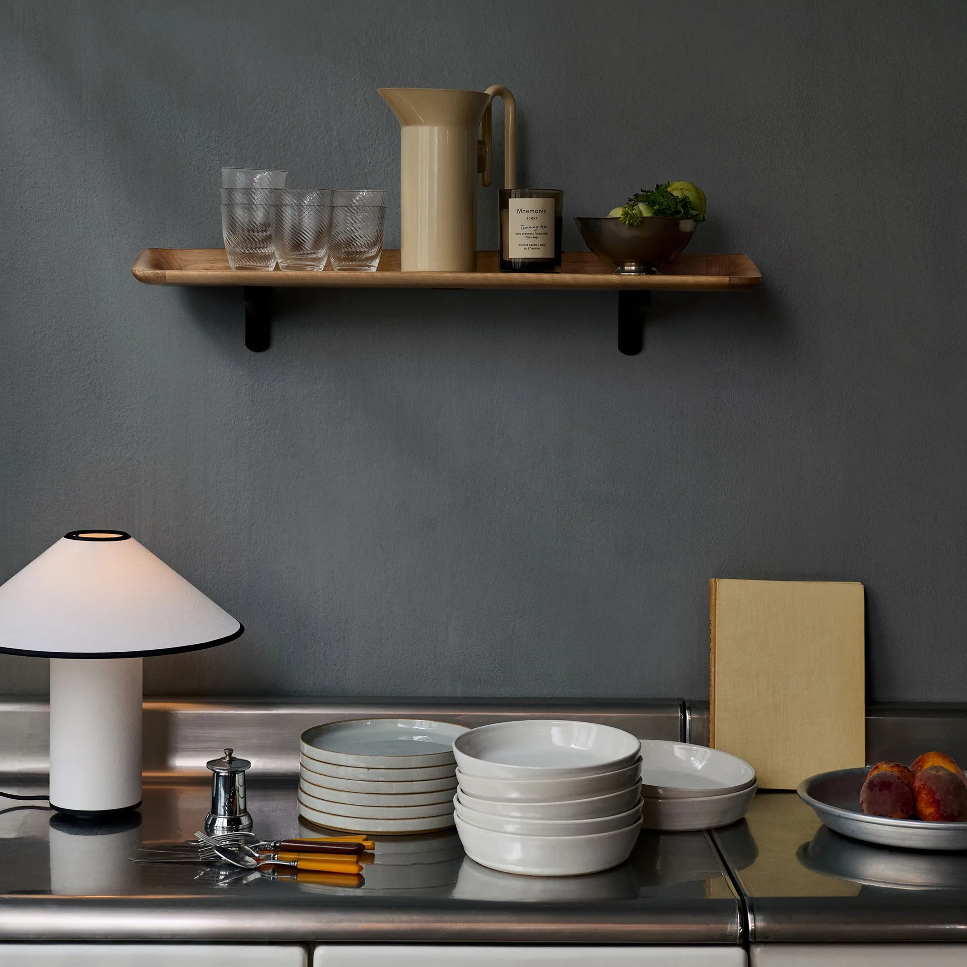 Guild HM14 plank 75 cm, Solid lacquered oak &Tradition