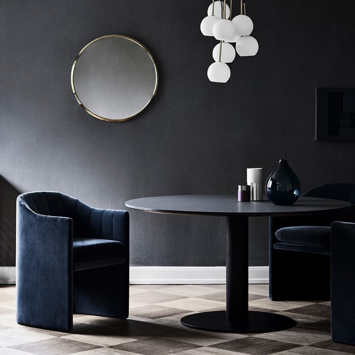 In Between SK12 Eettafel, zwartgelakt eikenhout, matzwart metalen onderstel &Tradition