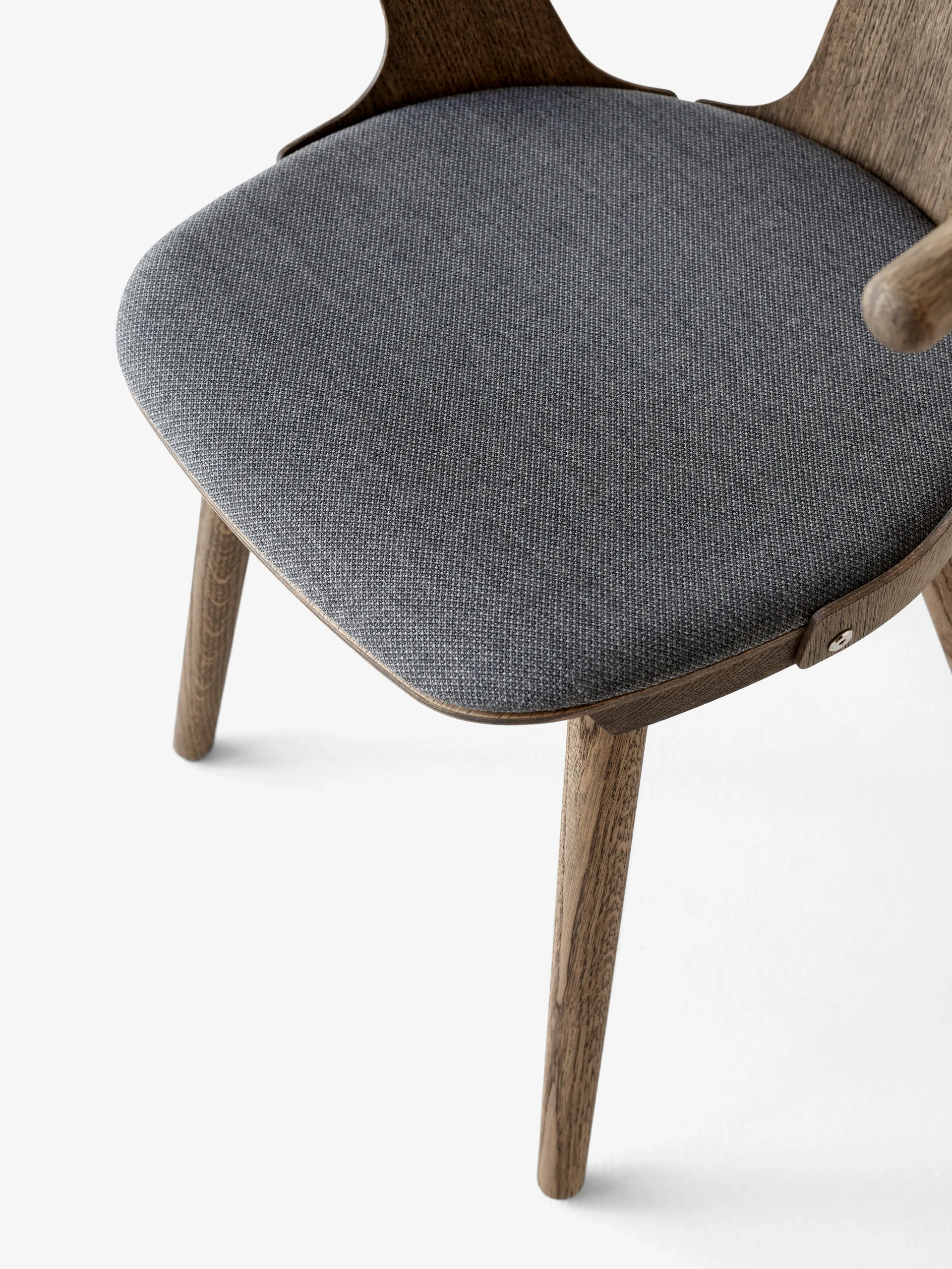 In Between SK2 stoel, Gerookte geoliede eiken-Fiord 171 &Tradition