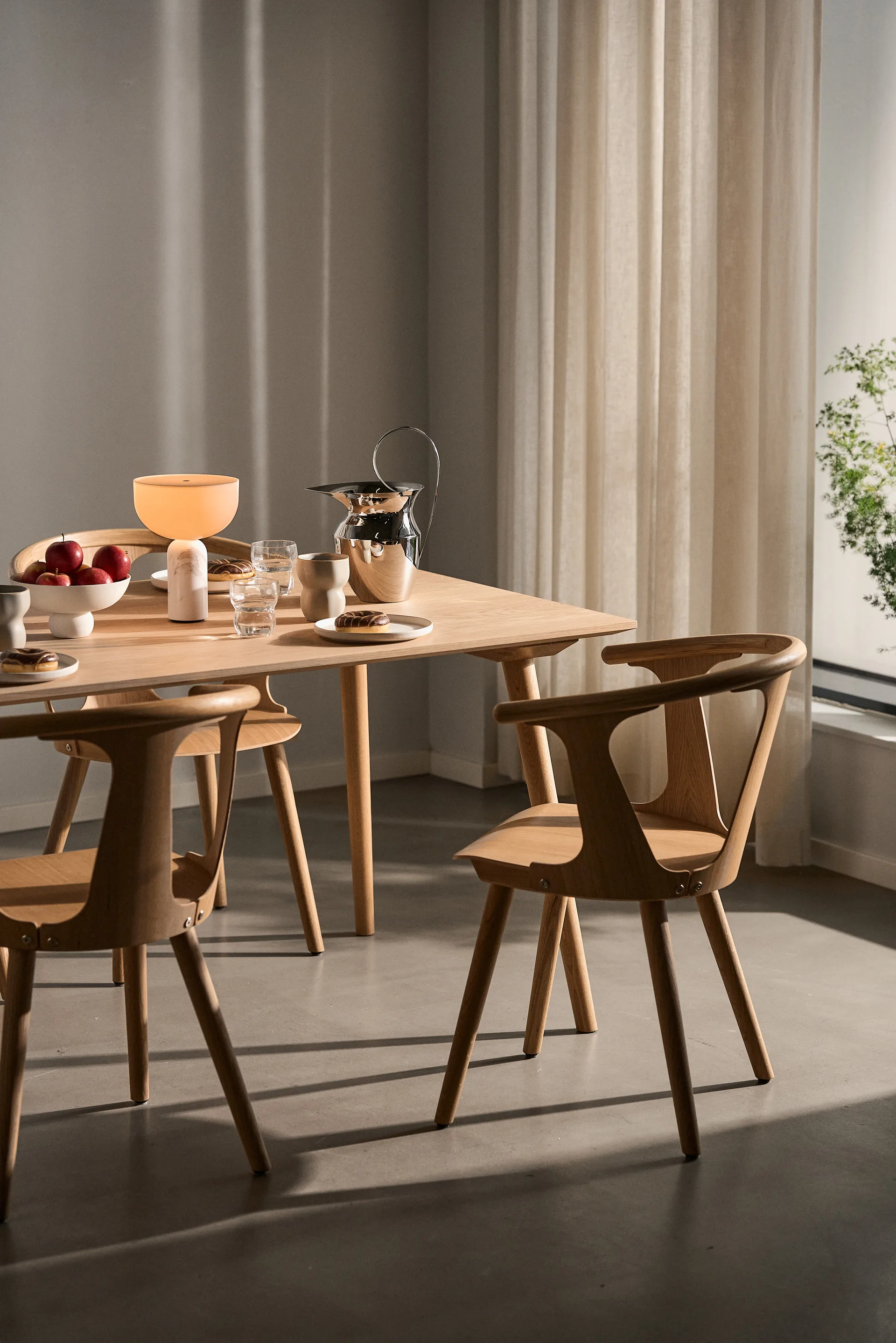 In Between stoel SK1, Geolied eikenhout &Tradition