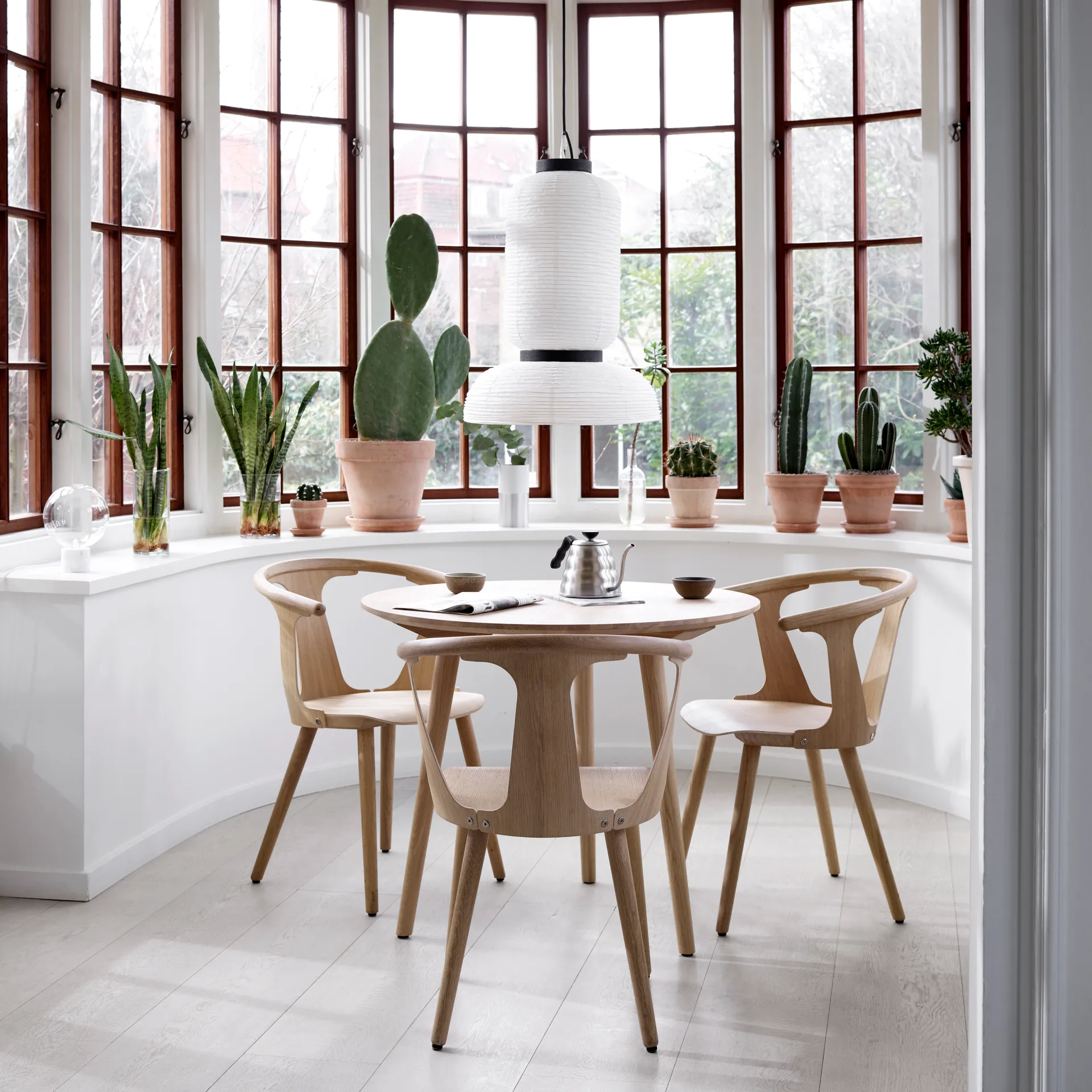 In Between stoel SK1, Geolied eikenhout &Tradition