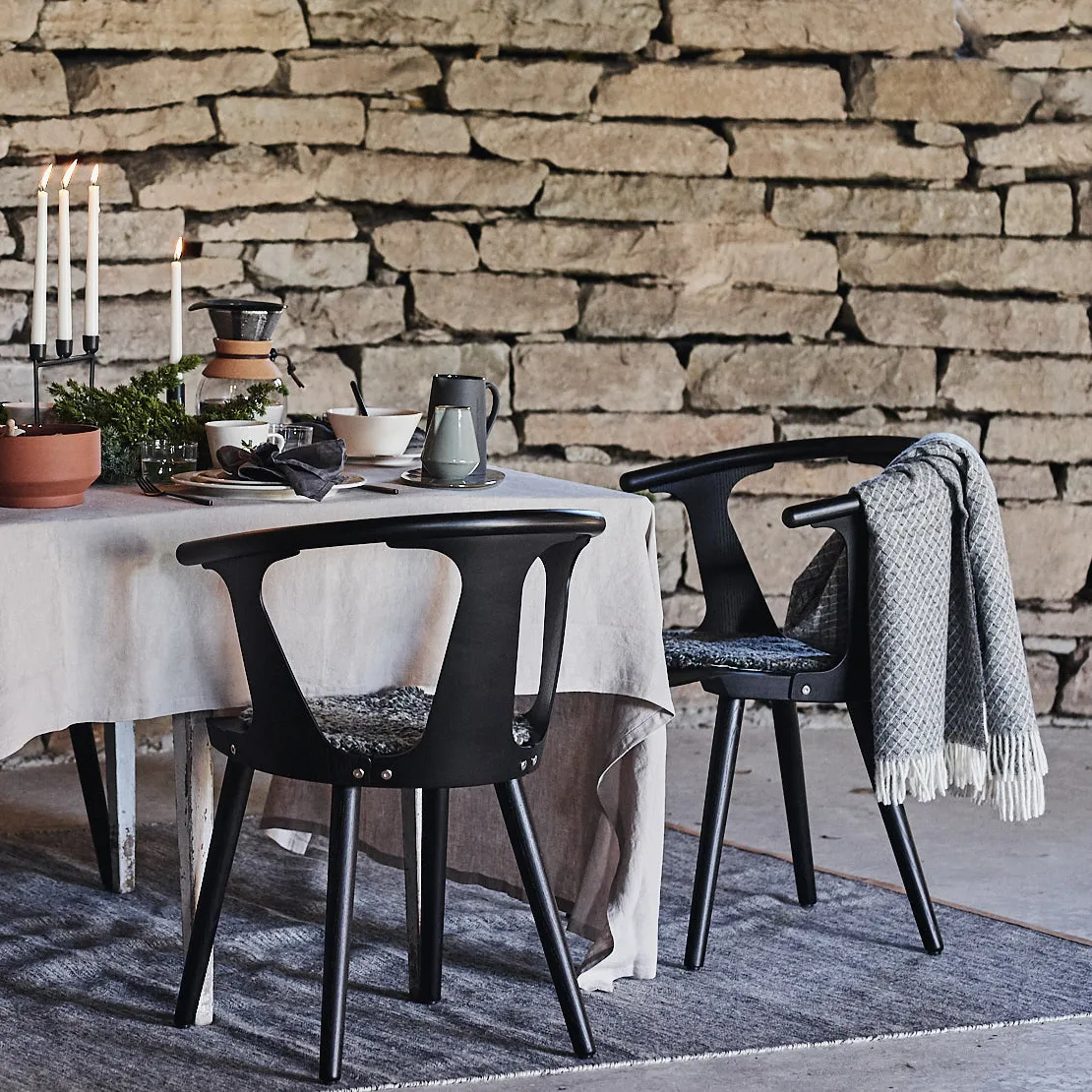 In Between stoel SK1, zwartgelazuurd essenhout &Tradition