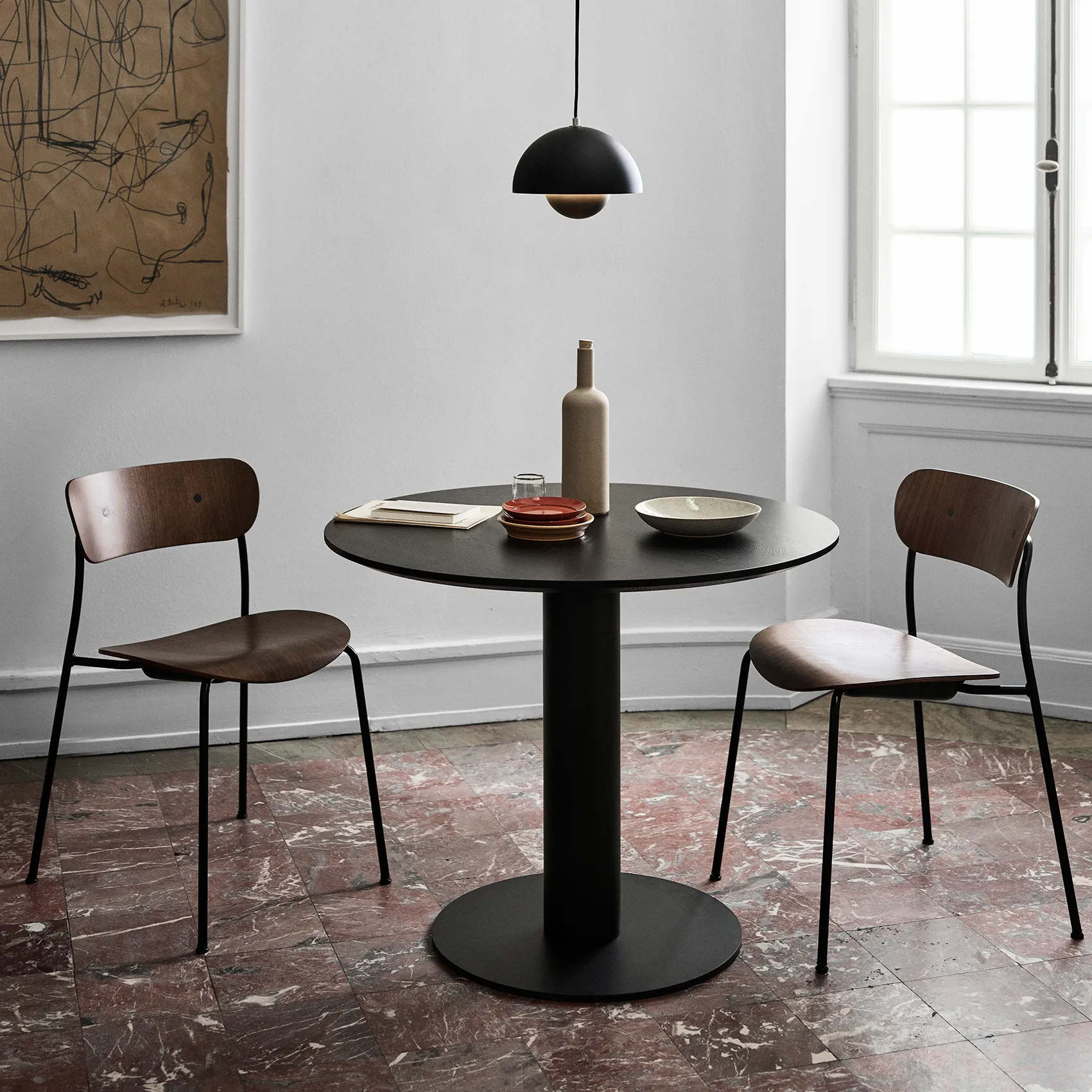 In Between tafel SK11, Walnoot &Tradition