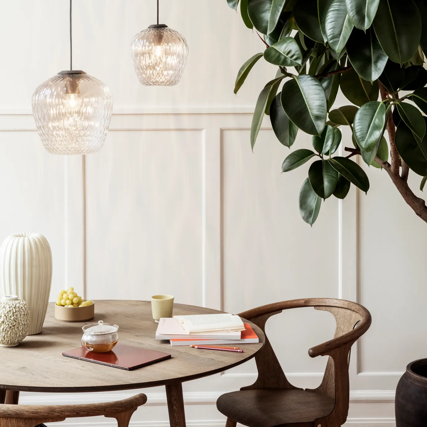 In Between tafel SK4, Gerookt geolied eikenhout &Tradition