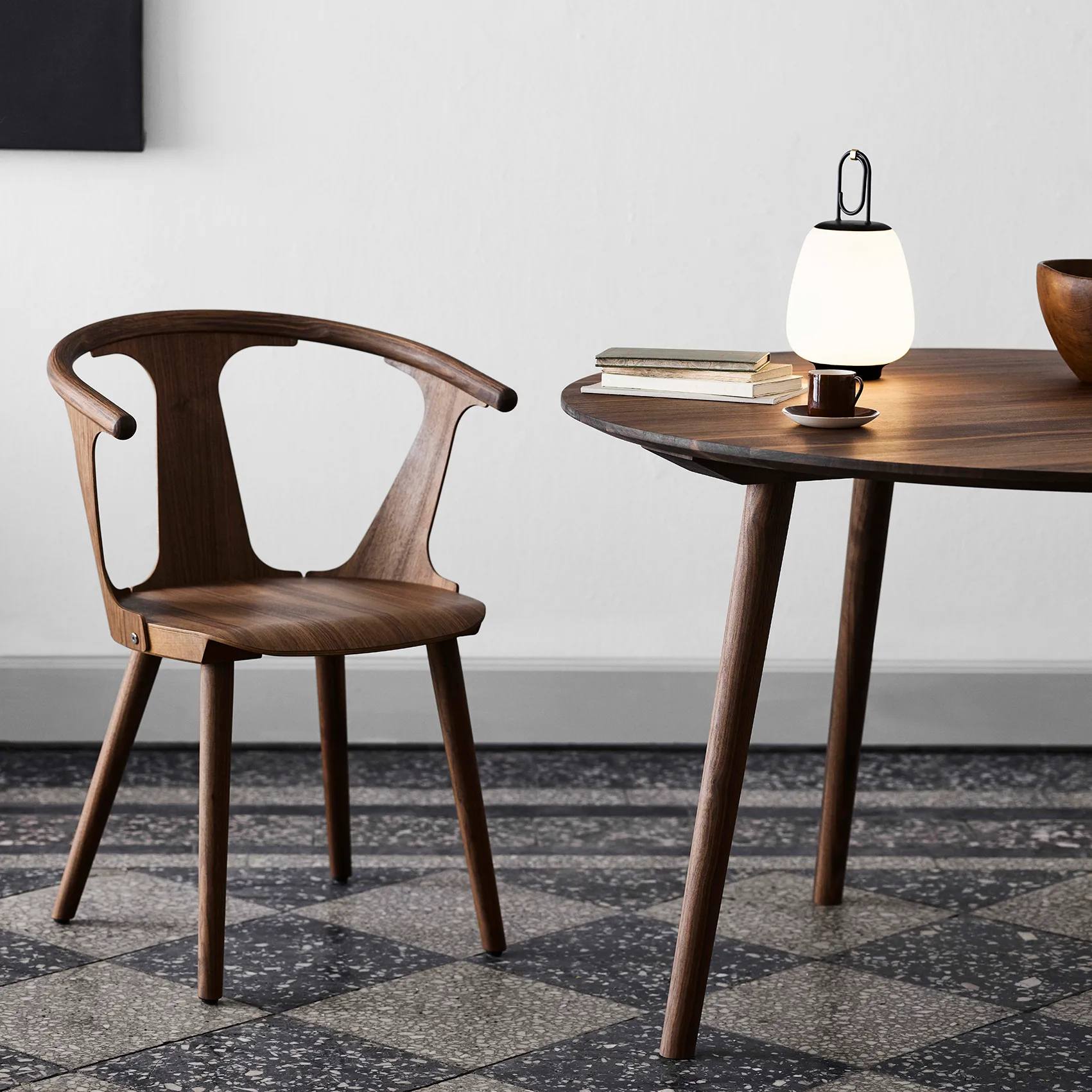 In Between tafel SK4, Walnoot &Tradition