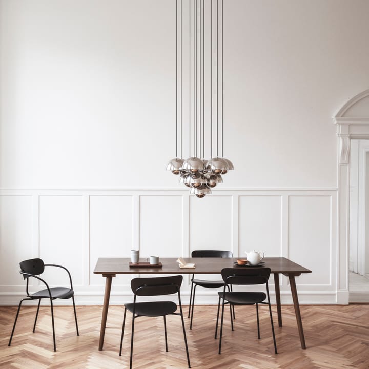 In Between tafel SK5, Gelakt gerookt eikenhout &Tradition