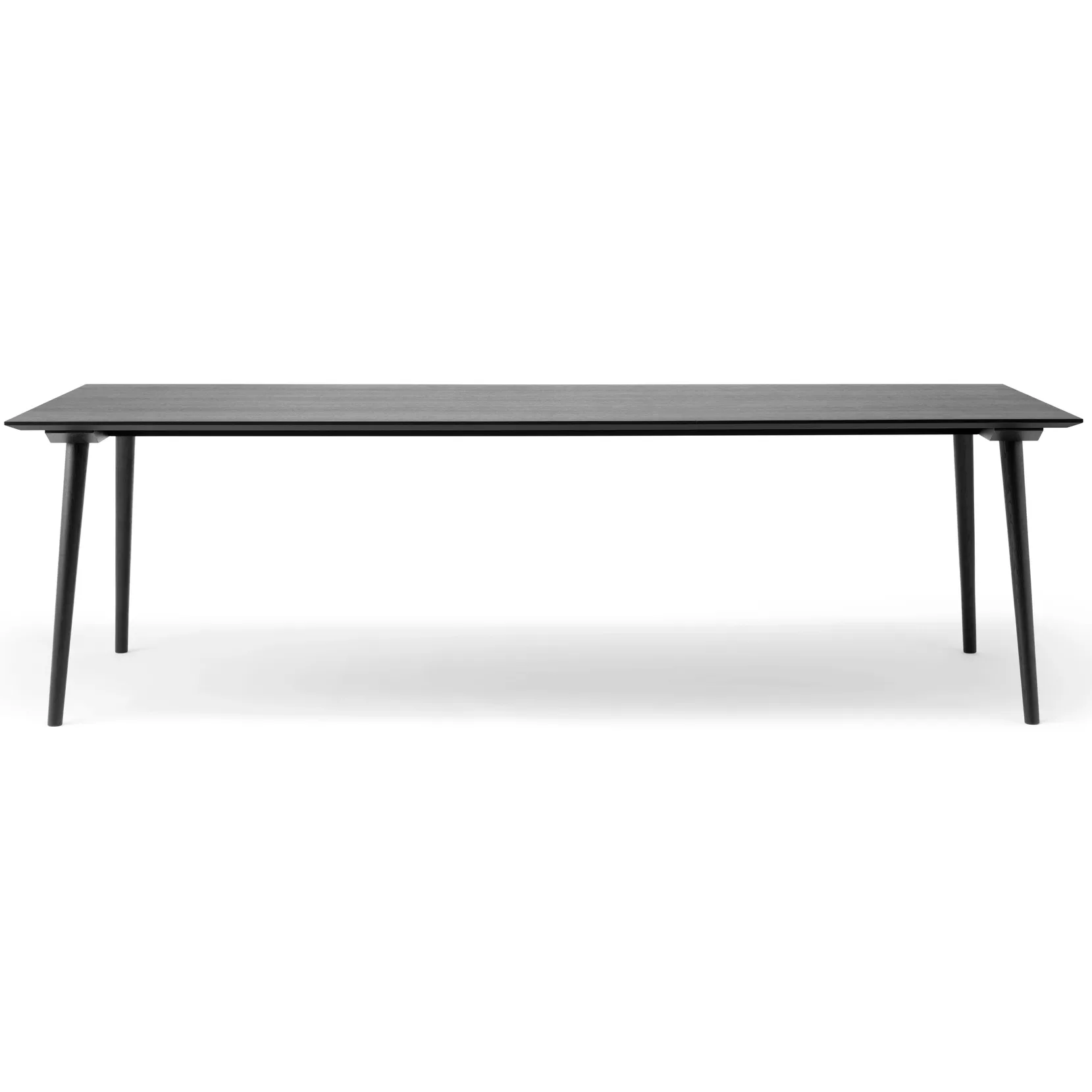 In Between tafel SK6, Zwartgelazuurd eikenhout &Tradition
