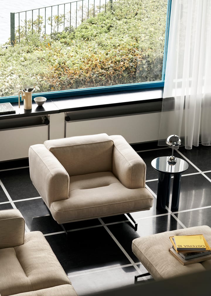 Inland AV21 fauteuil - Clay 0011-warm black - &Tradition