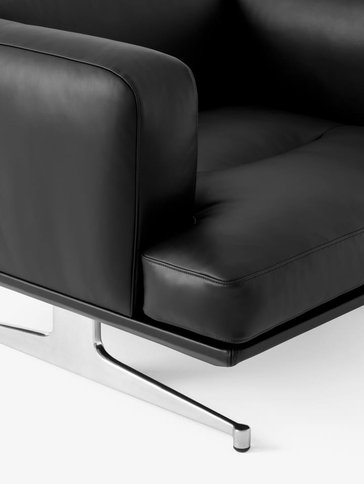 Inland AV21 fauteuil, Noble läder svart-polished alu &Tradition