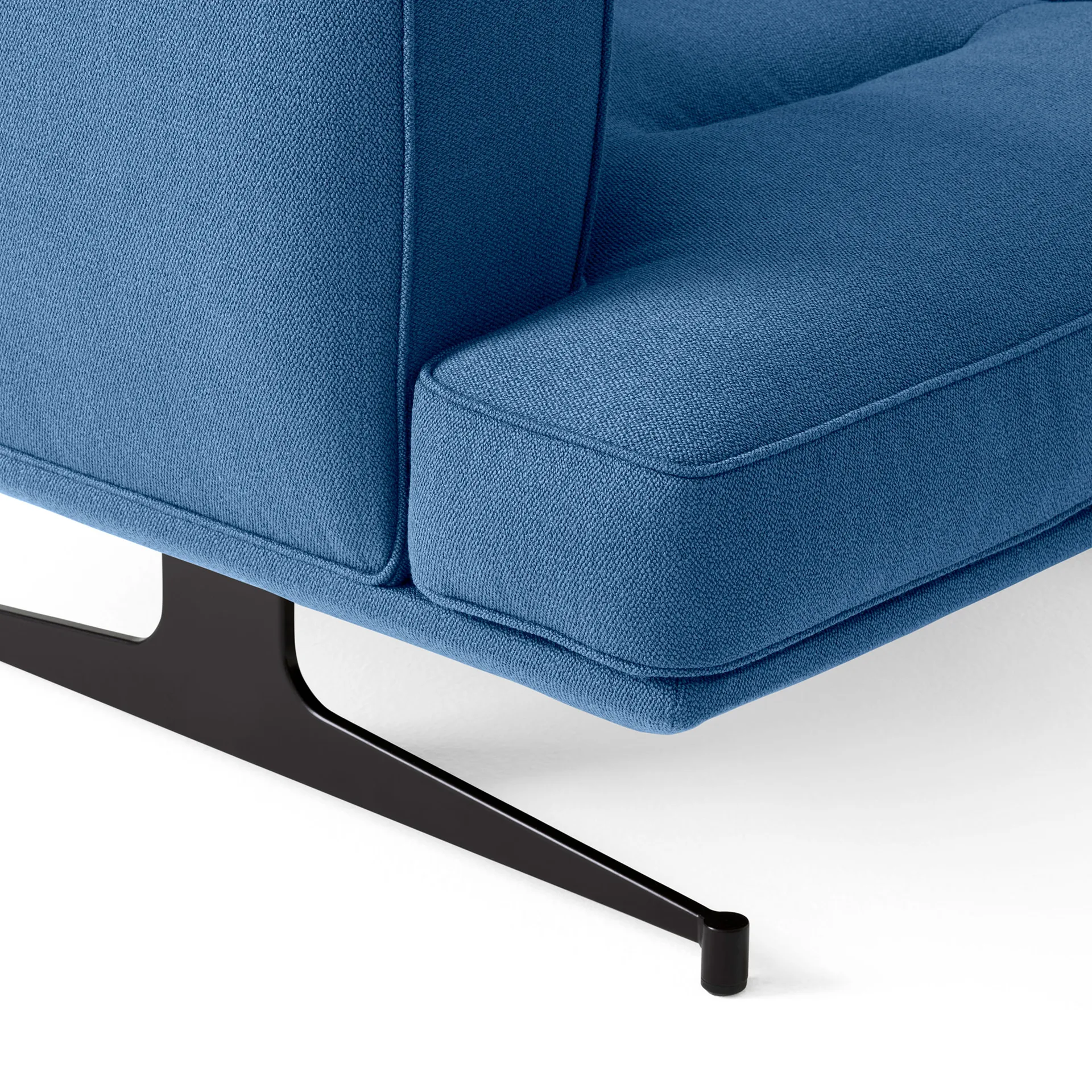 Inland AV21 fauteuil, Vidar 733-warm black &Tradition