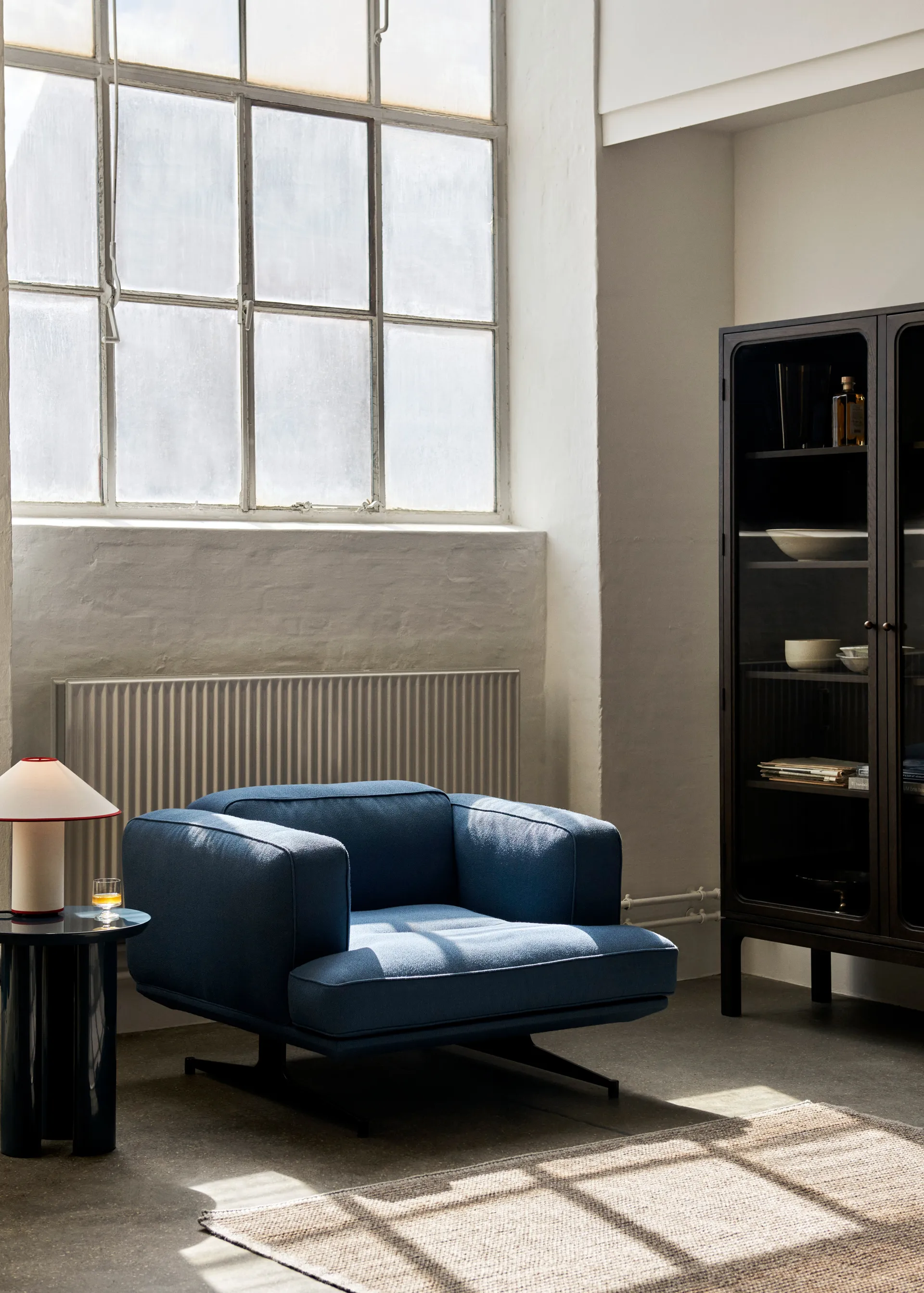 Inland AV21 fauteuil, Vidar 733-warm black &Tradition