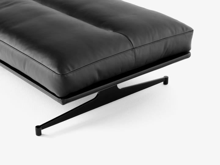 Inland AV32 poef 78x113 cm - Noble läder svart-warm black - &Tradition