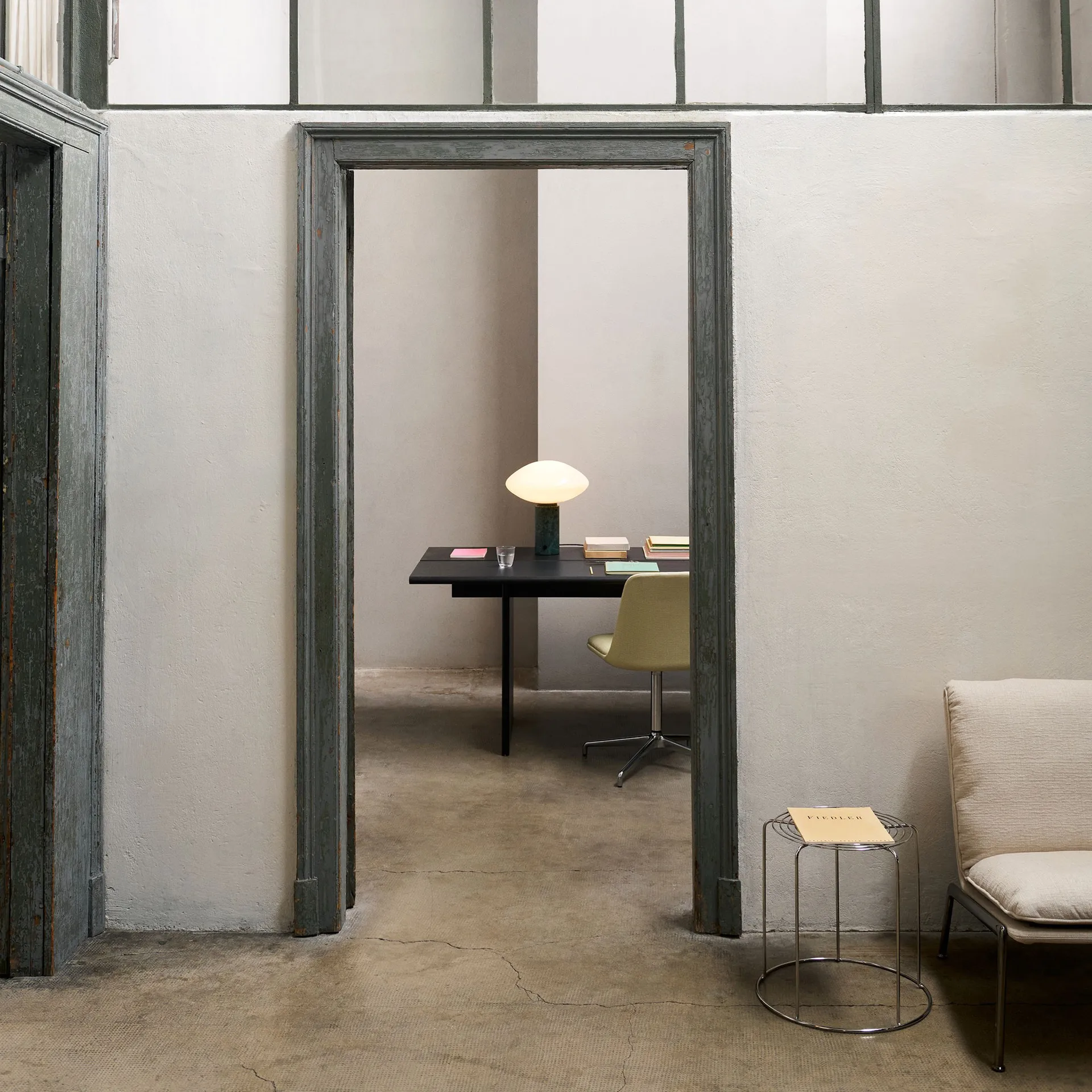 Ita OS2 eettafel met kabelbeheer 95x260 cm, Dark stained oak &Tradition