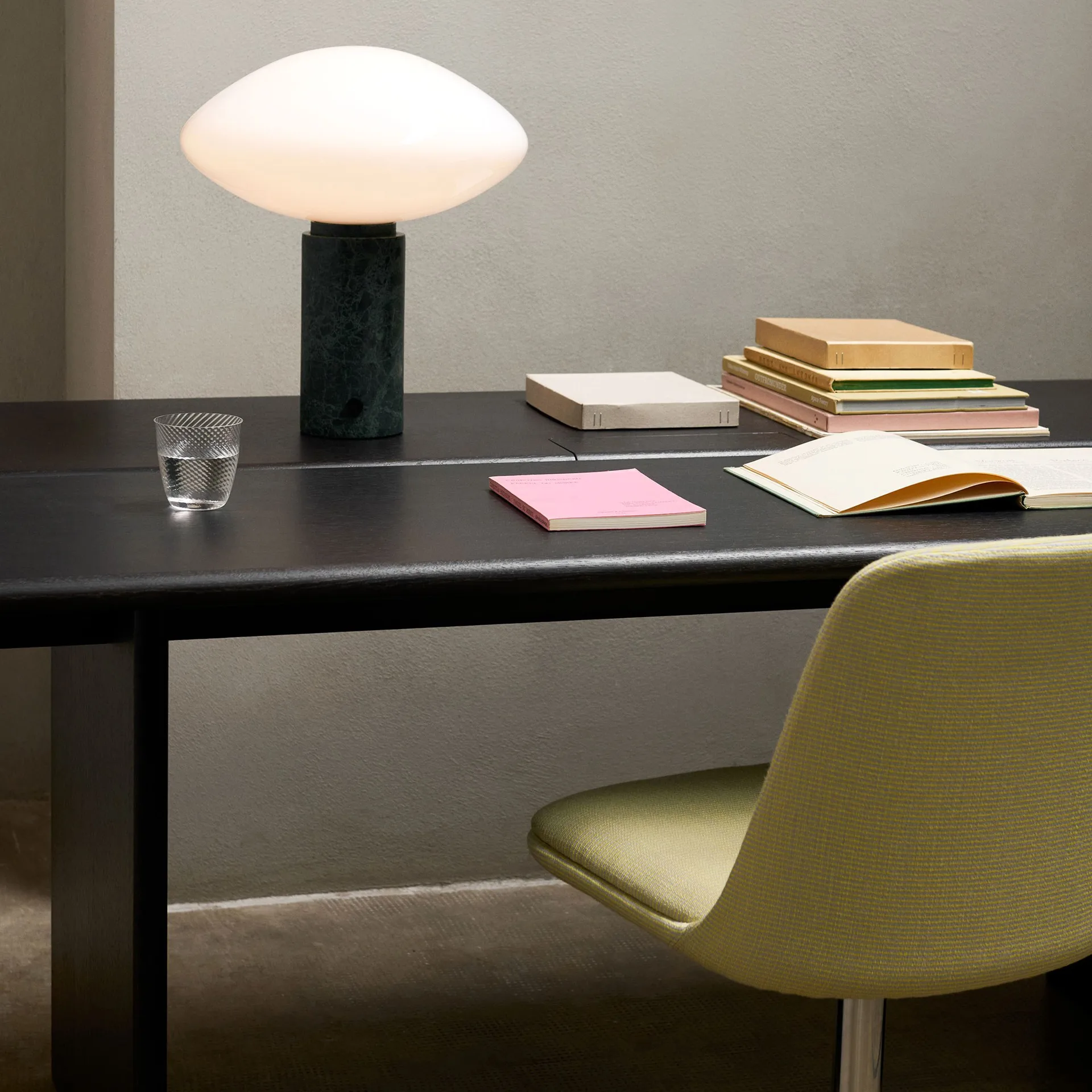 Ita OS2 eettafel met kabelbeheer 95x260 cm, Dark stained oak &Tradition