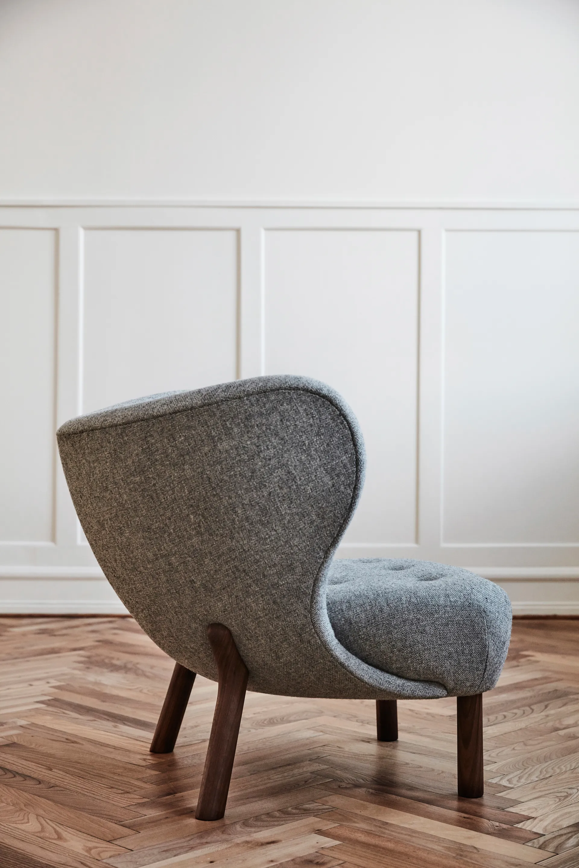 Little Petra VB1 fauteuil, Geolied walnoot-Hallingdal &Tradition