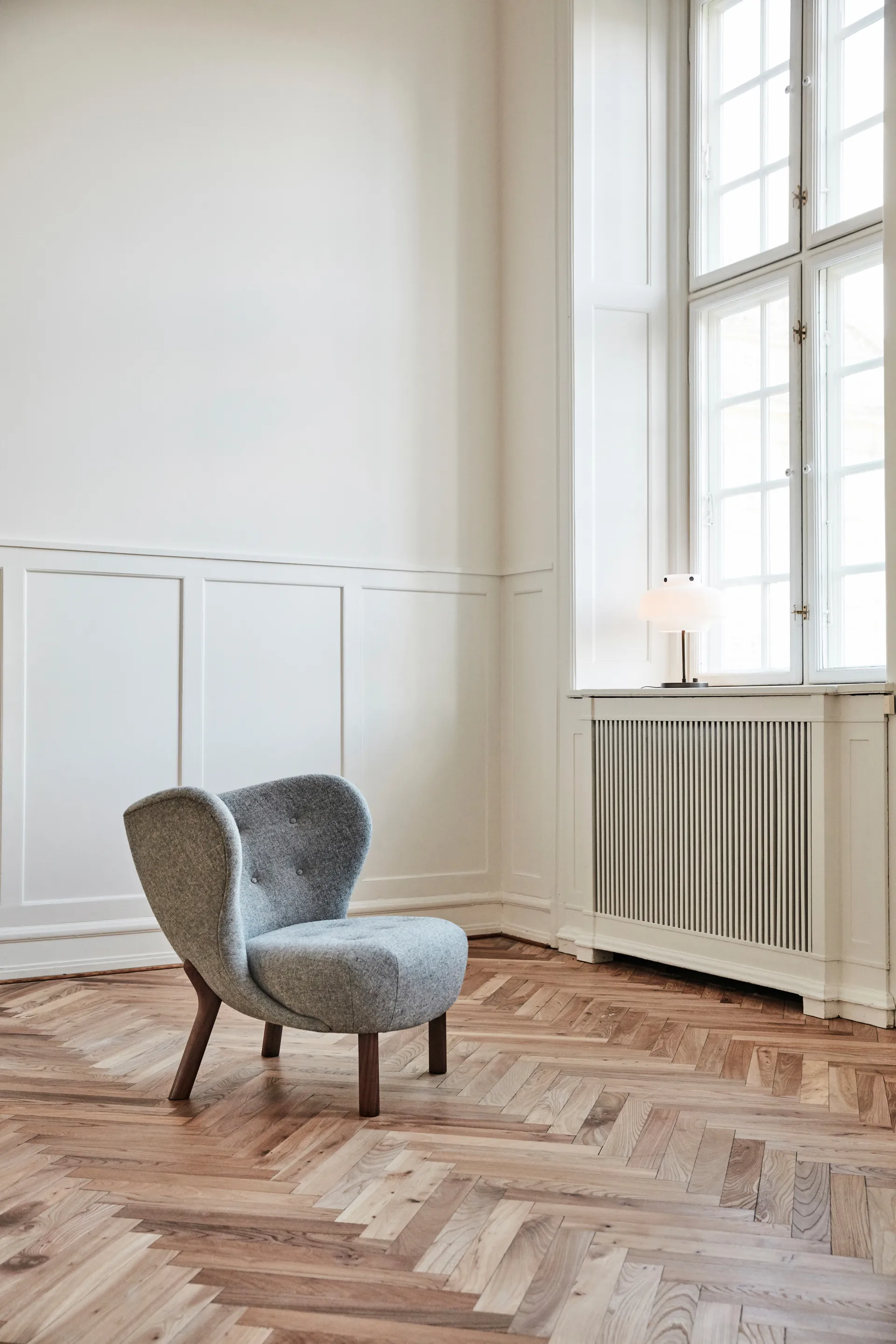 Little Petra VB1 fauteuil, Geolied walnoot-Hallingdal &Tradition