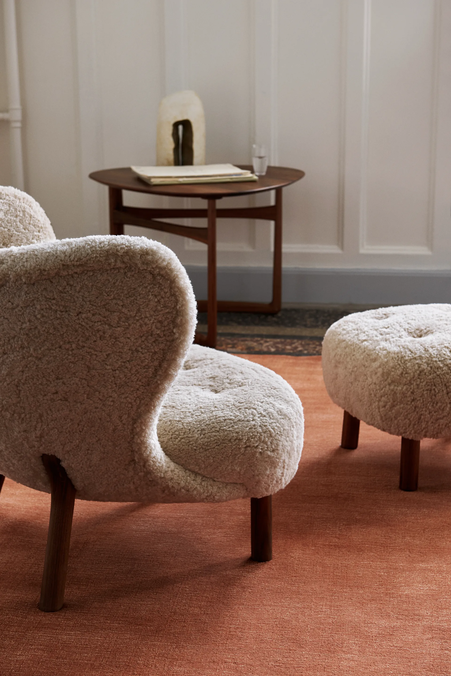 Little Petra VB1 fauteuil incl. poef ATD1, Geolied walnoot-Moonlight &Tradition