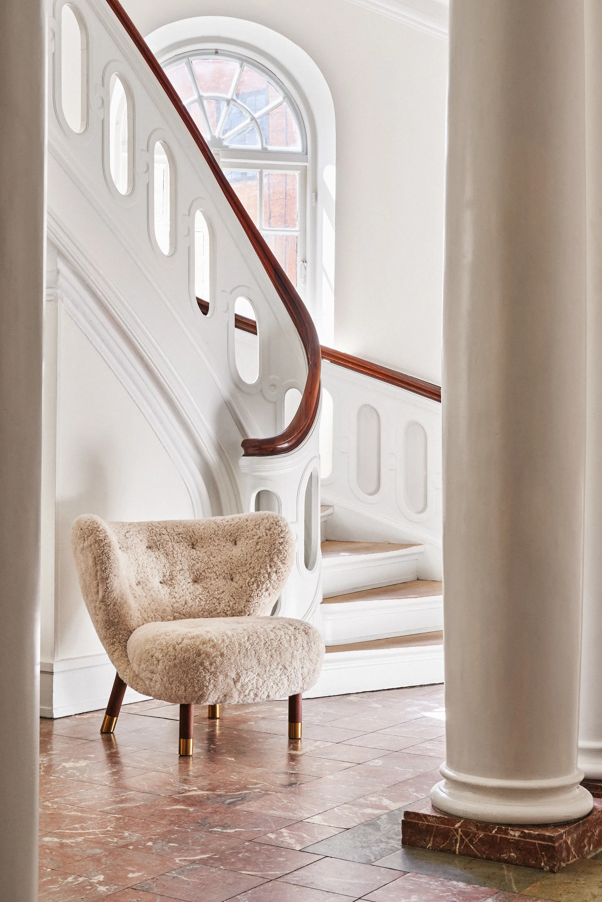 Little Petra VB1 fauteuil Limited Edition, Walnoot, messing-Moonlight &Tradition