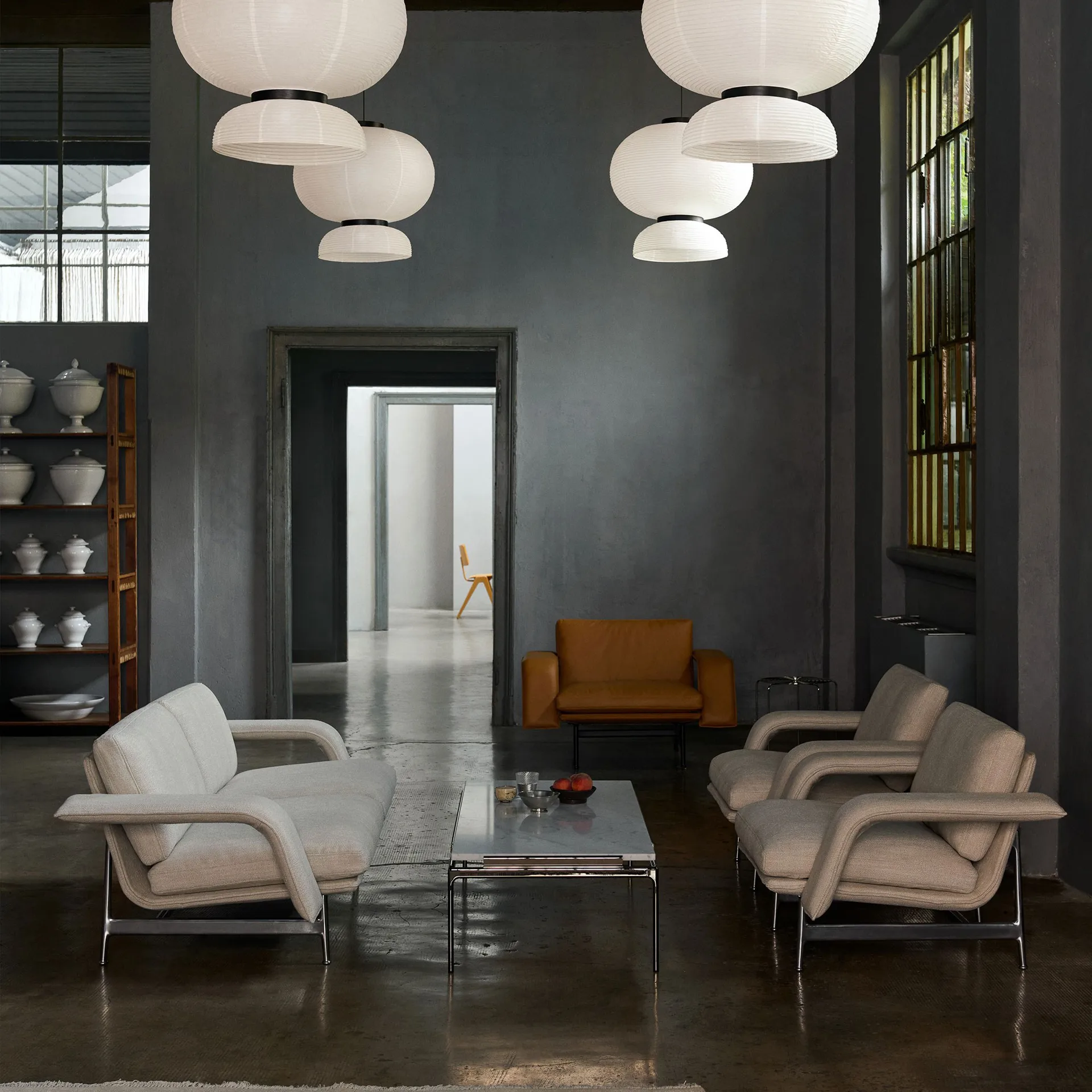 Meantime AV29 loungefauteuil, Pol. aluminium-Ecriture 0210 &Tradition