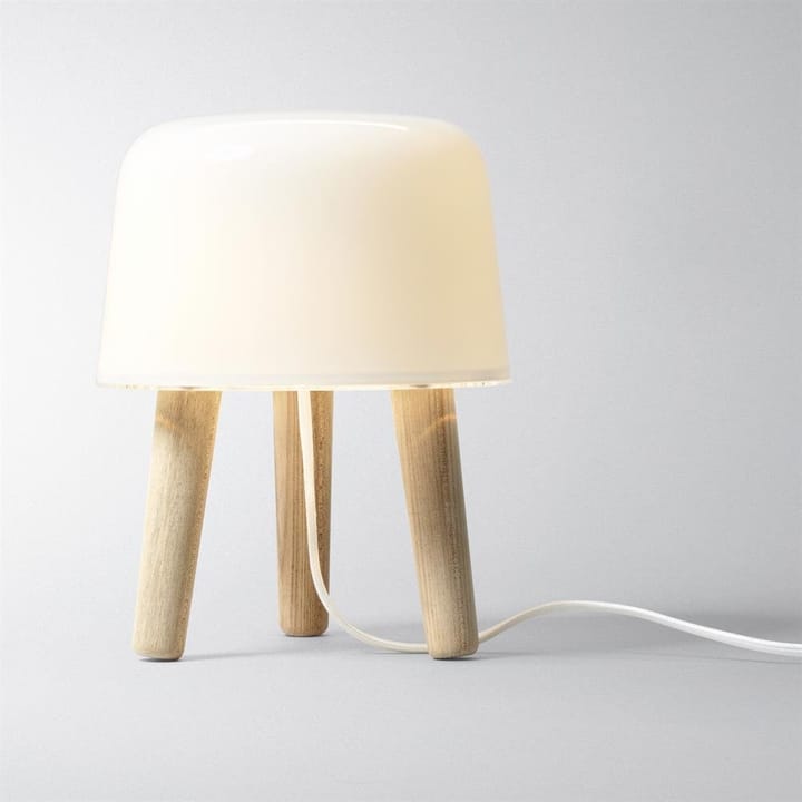 Milk vloerlamp, wit snoer &Tradition