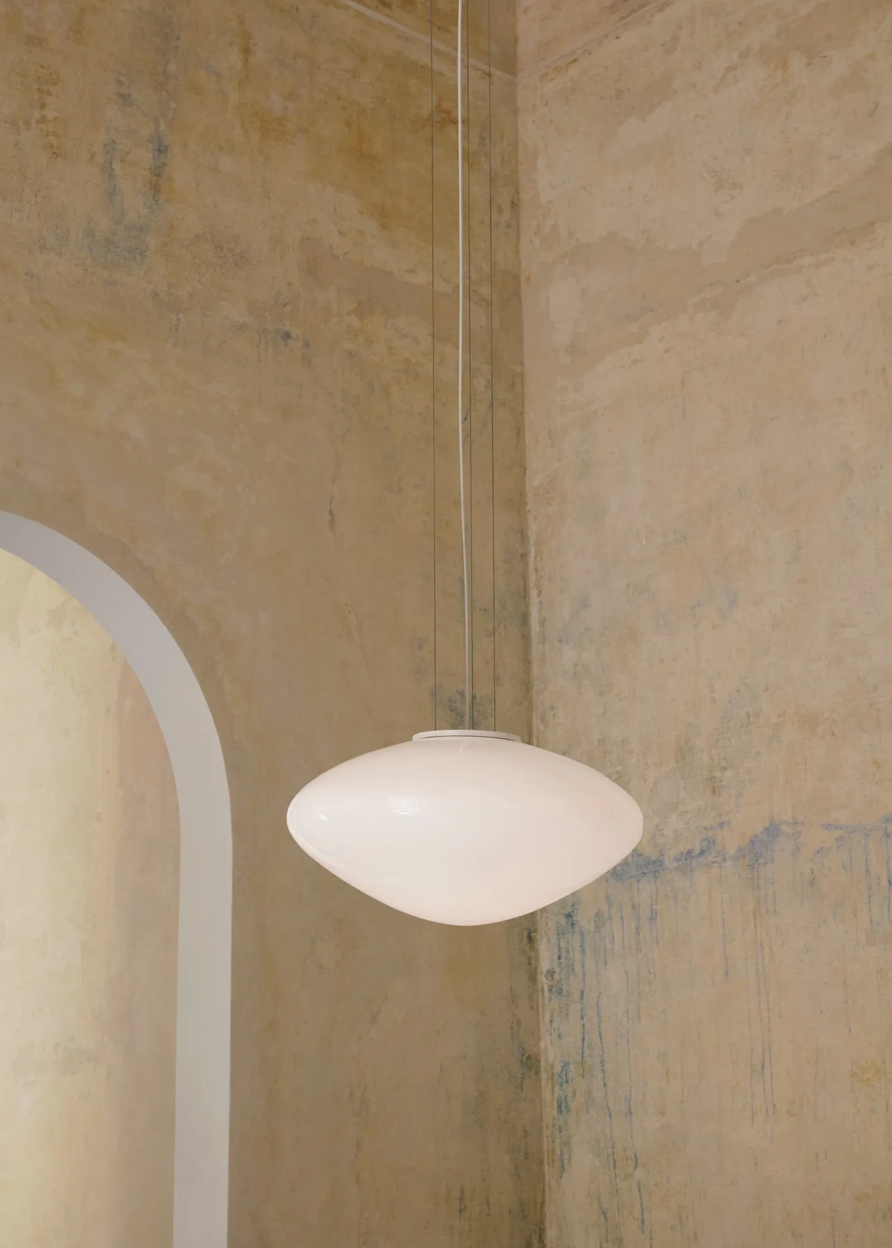 Mist AP20 hanglamp Ø56 cm, White-opal glass &Tradition