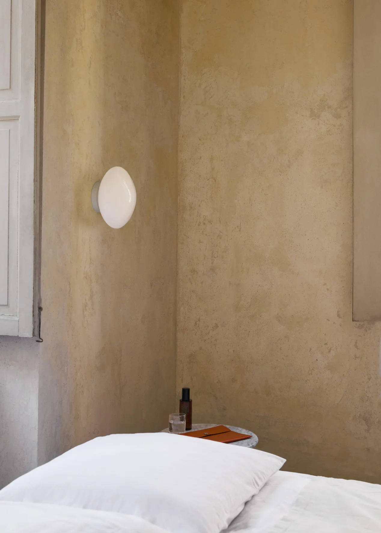 Mist AP22 plafondlamp/wandlamp Ø25 cm, White-opal glass &Tradition