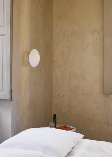 Mist AP22 plafondlamp/wandlamp Ø25 cm - White-opal glass - &Tradition