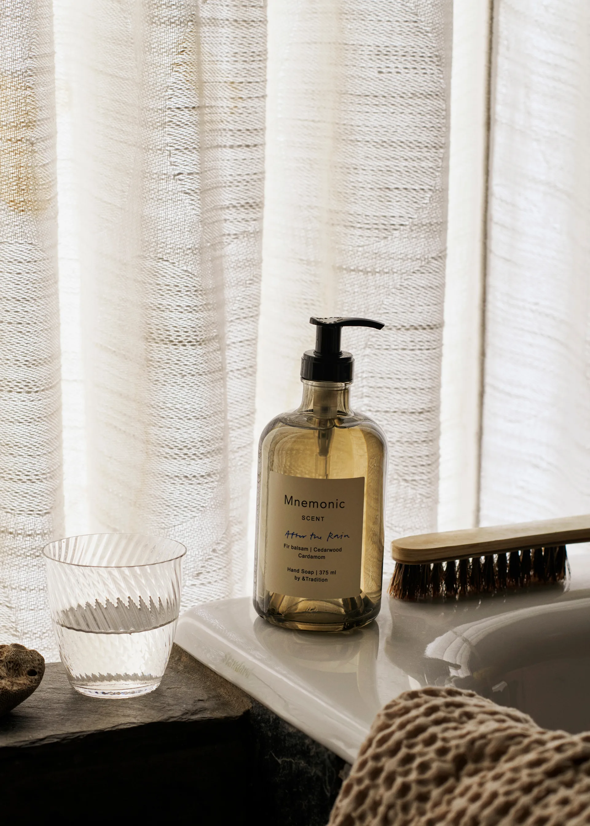 Mnemonic MNC1 handzeep 375 ml, After the rain &Tradition