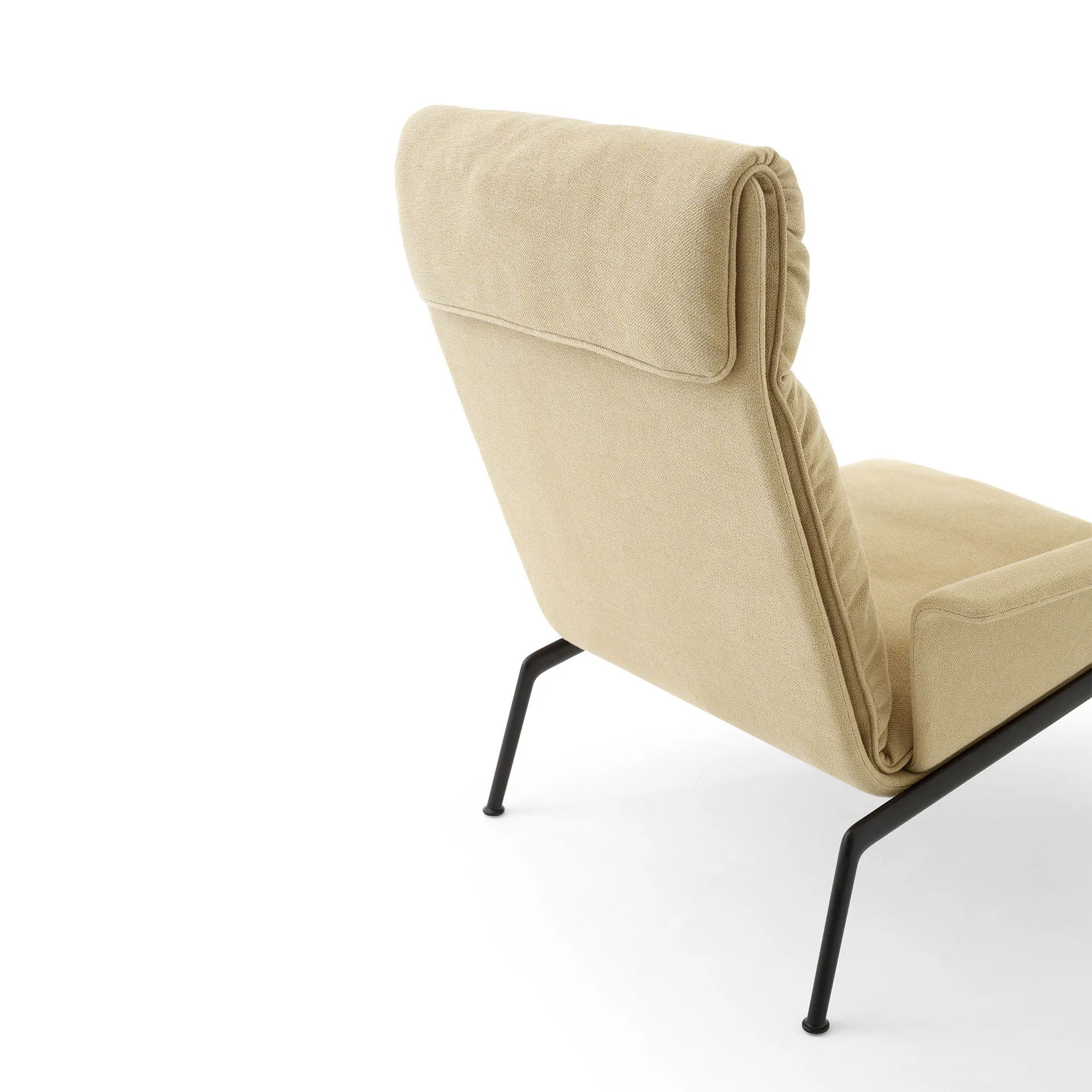 Muno LN17 High back loungefauteuil, Warm black-Clay 0007 &Tradition