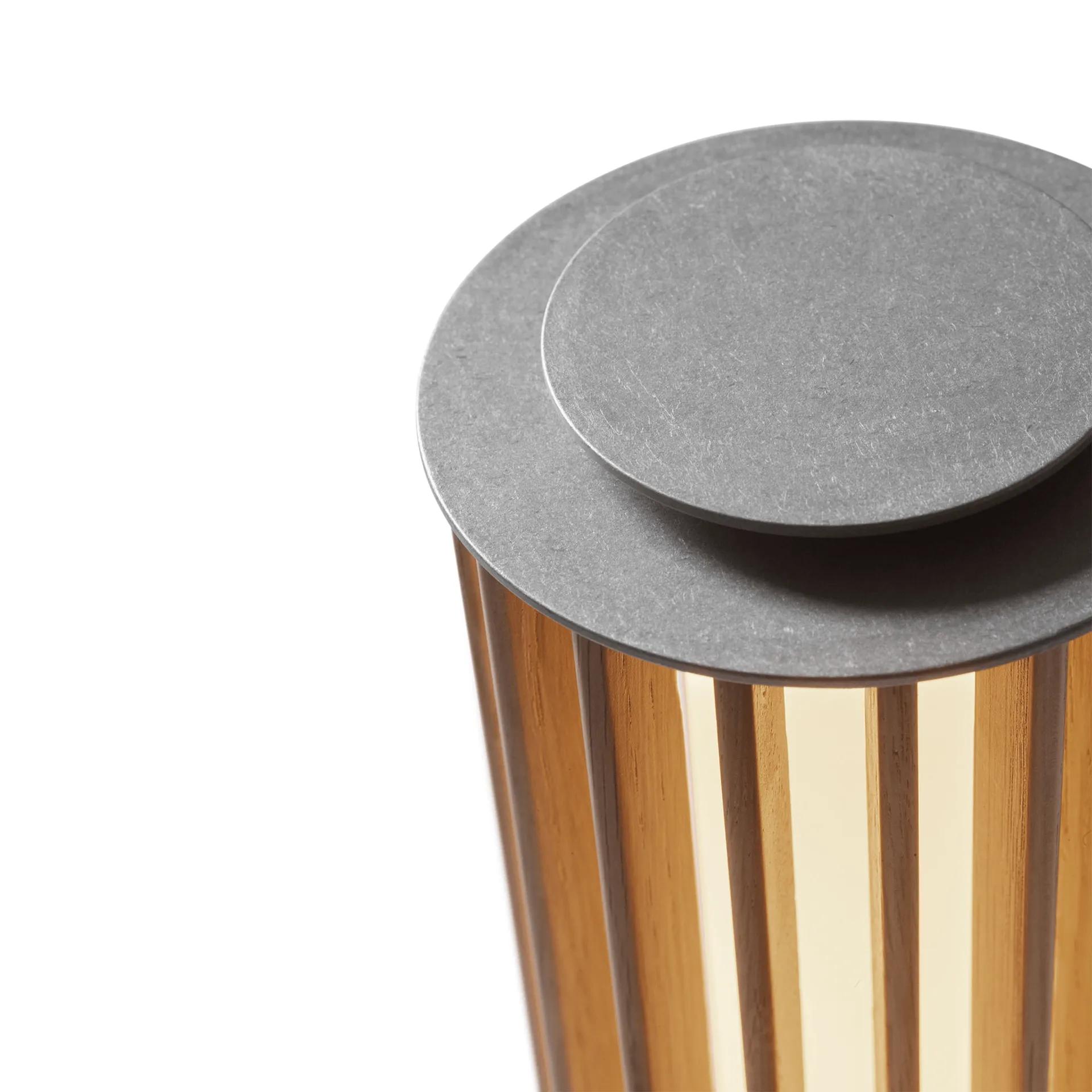Numbra TY3 draagbare tafellamp, Gelakt eiken-getrommeld aluminium &Tradition