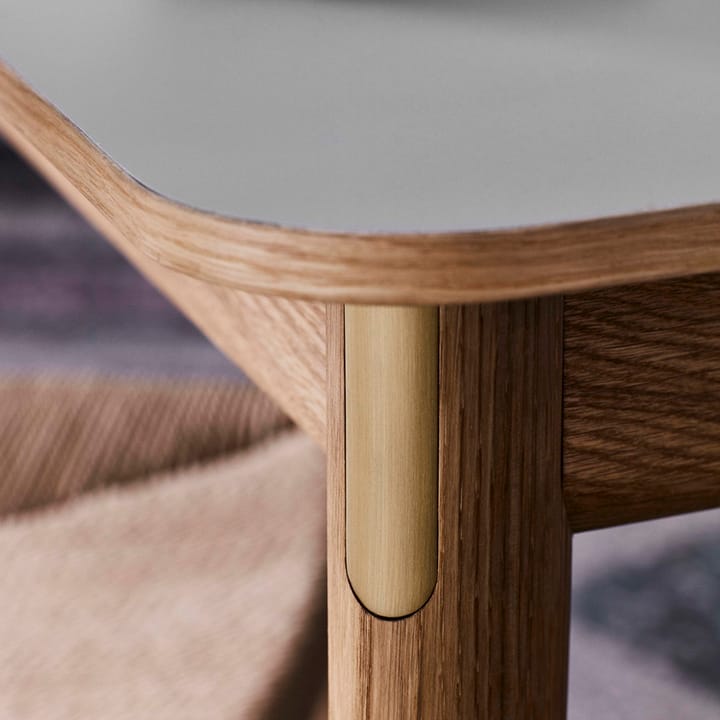 Patch HW2 eettafel, cacao orinoco, geolied walnoothouten onderstel &Tradition