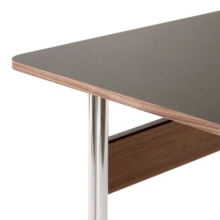 Pavilion AV16 bureau, iron linoleum, gelakt walnoothout, verchroomde poten &Tradition